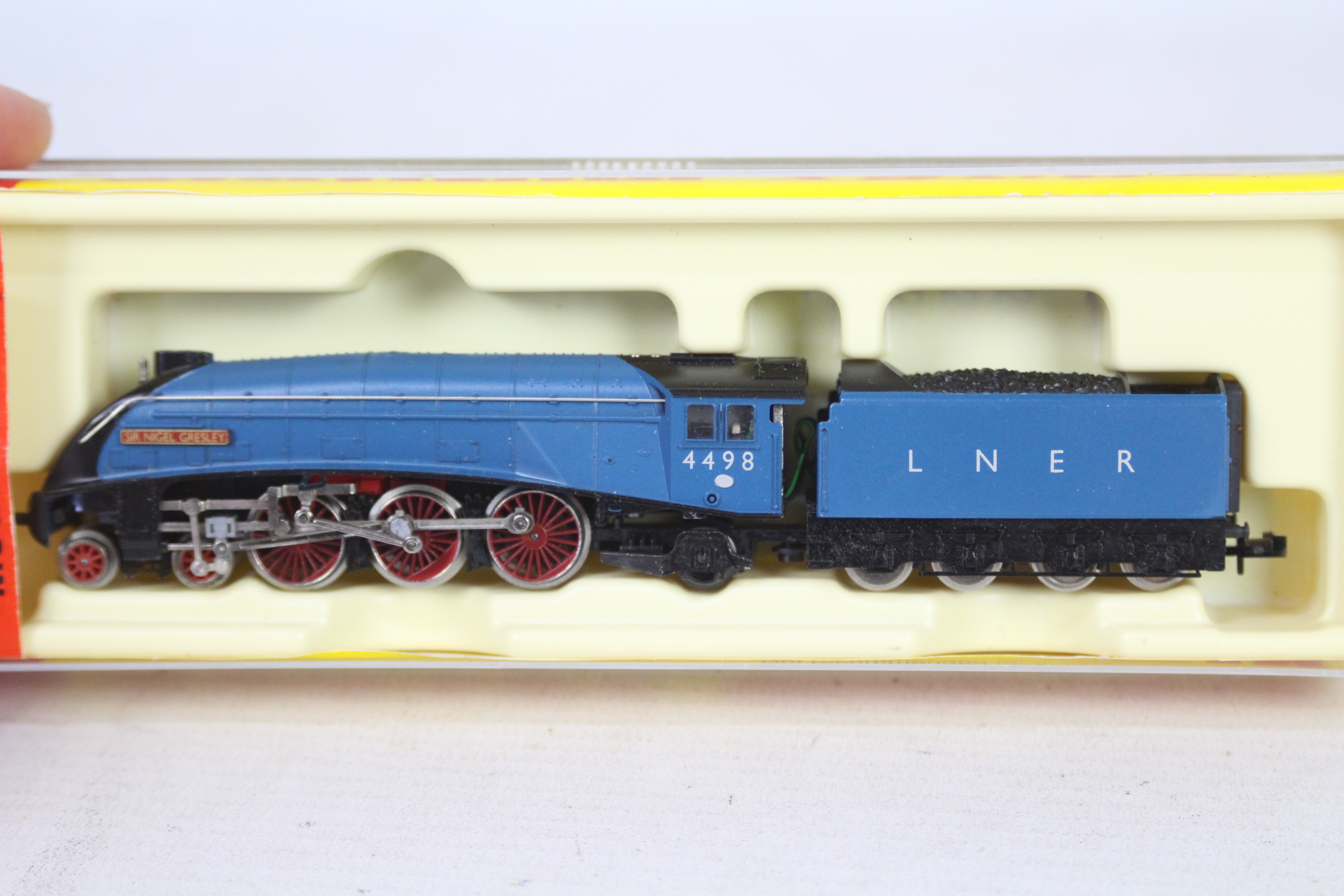 Hornby - Minitrix - A boxed N Gauge A4 Class 4-6-2 loco named Sir Nigel Gresley number 4498 in LNER - Image 3 of 3