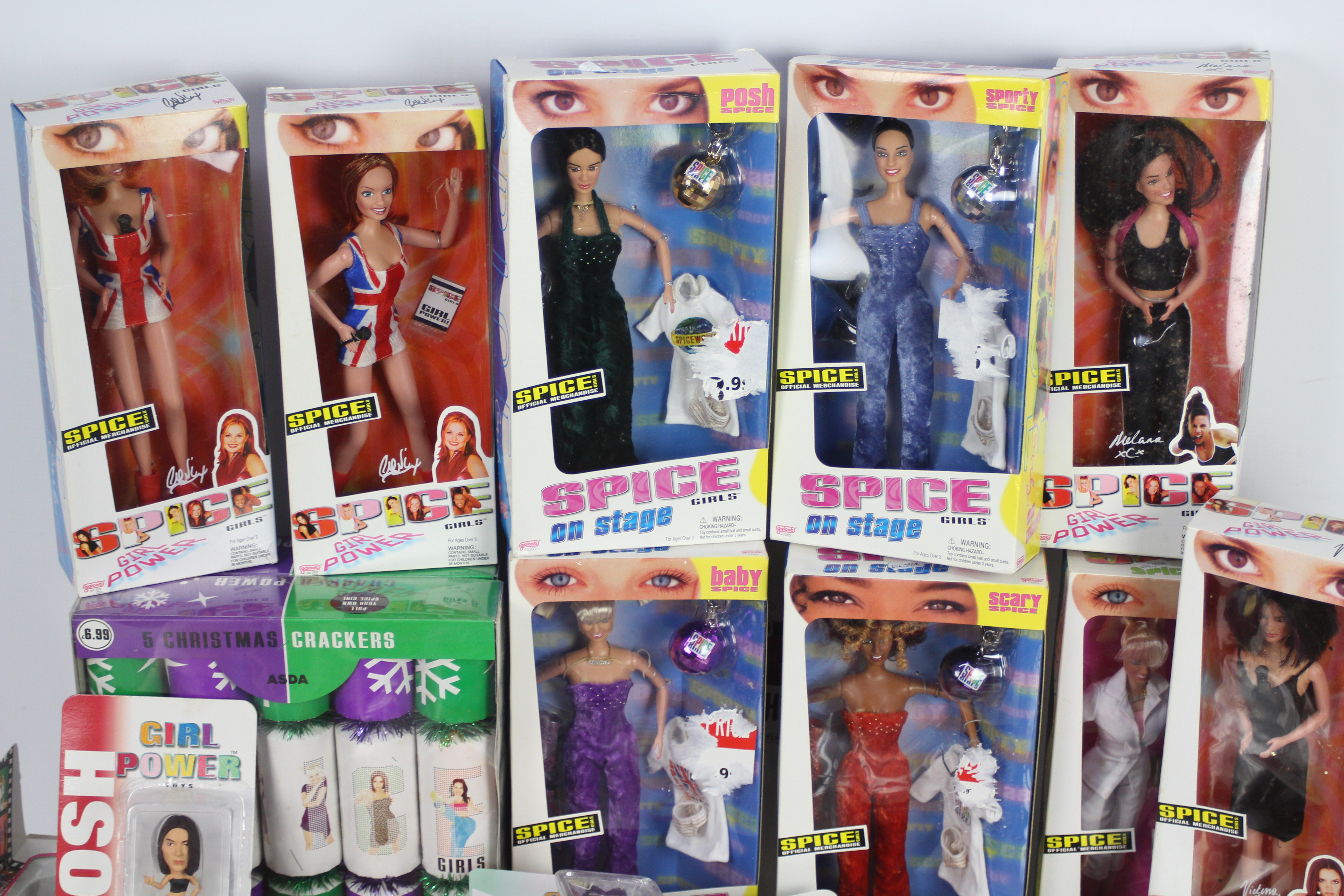 A large collection of Spice Girls barbie styled figures and collectibles. - Bild 2 aus 7