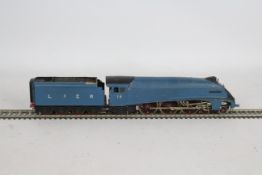 Hornby - Dublo - An A4 4-6-2 steam loco named Silver Link in LNER blue number 14.