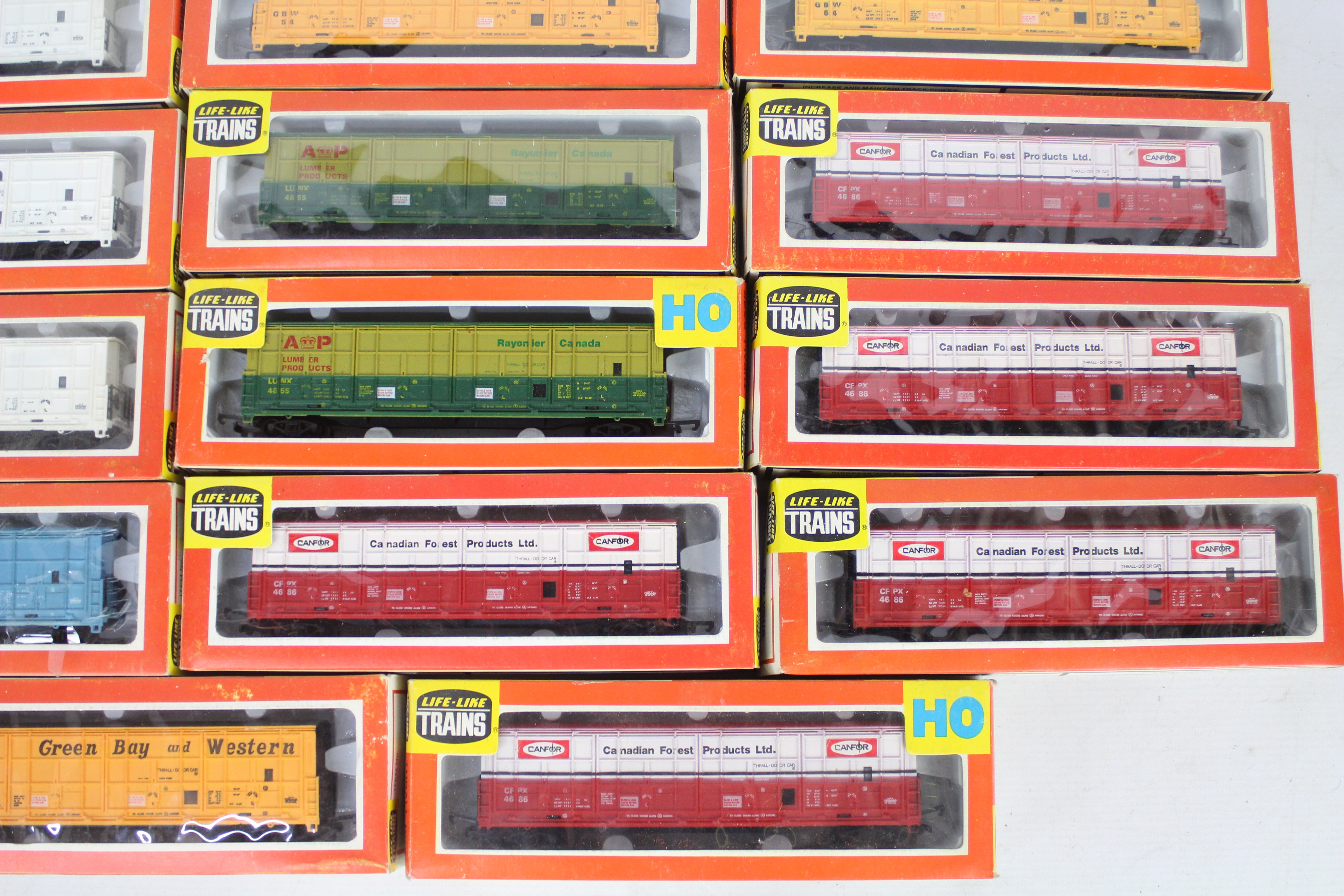 Life-Like Trains - 14 x HO Gauge Thrall Door Box Cars in several liveries, Lignum, Bennett Lumber, - Image 3 of 3