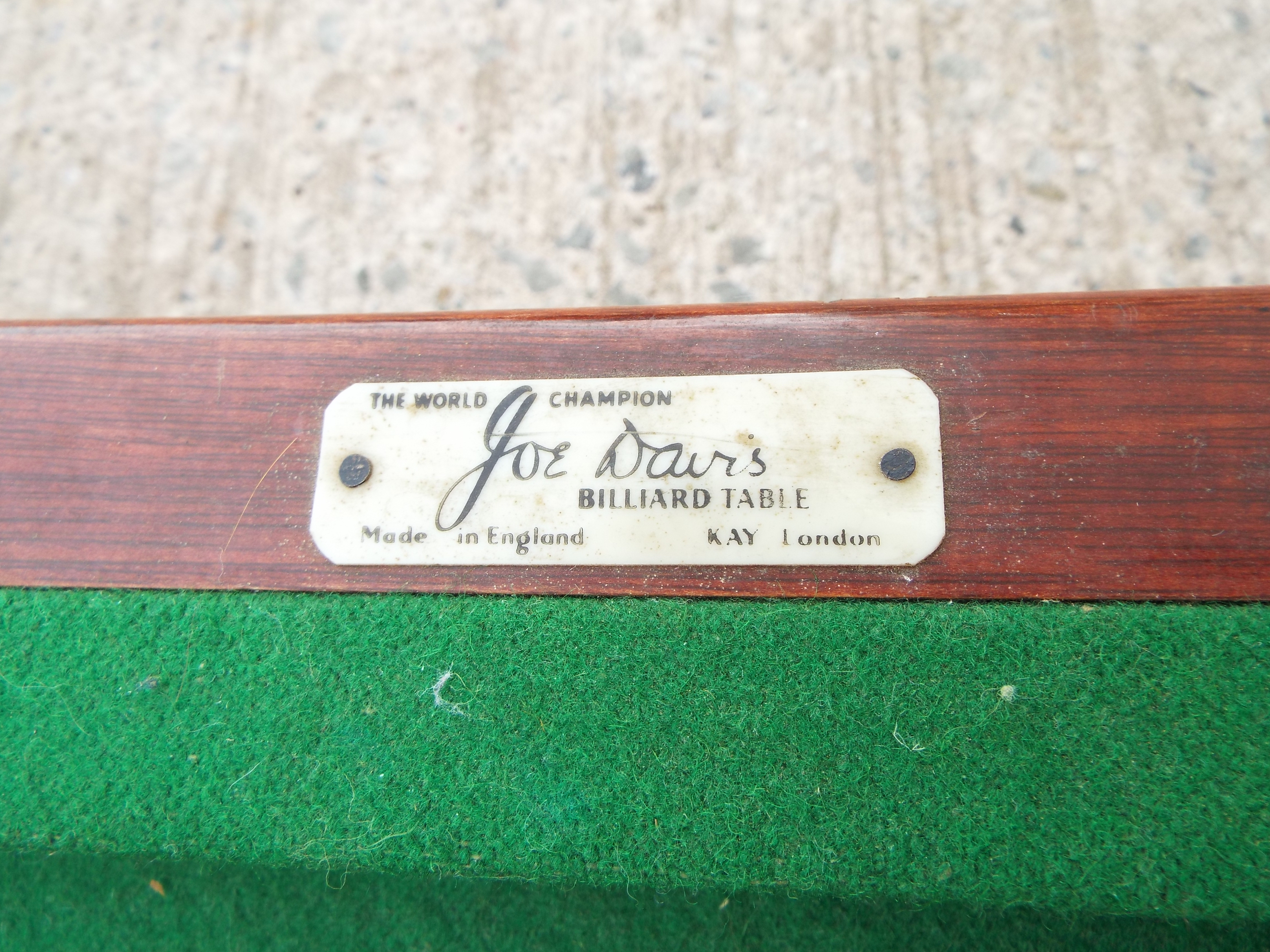 Joe Davis - A vintage Joe Davis 1/8 size Billiard Table with accessories. - Bild 5 aus 5