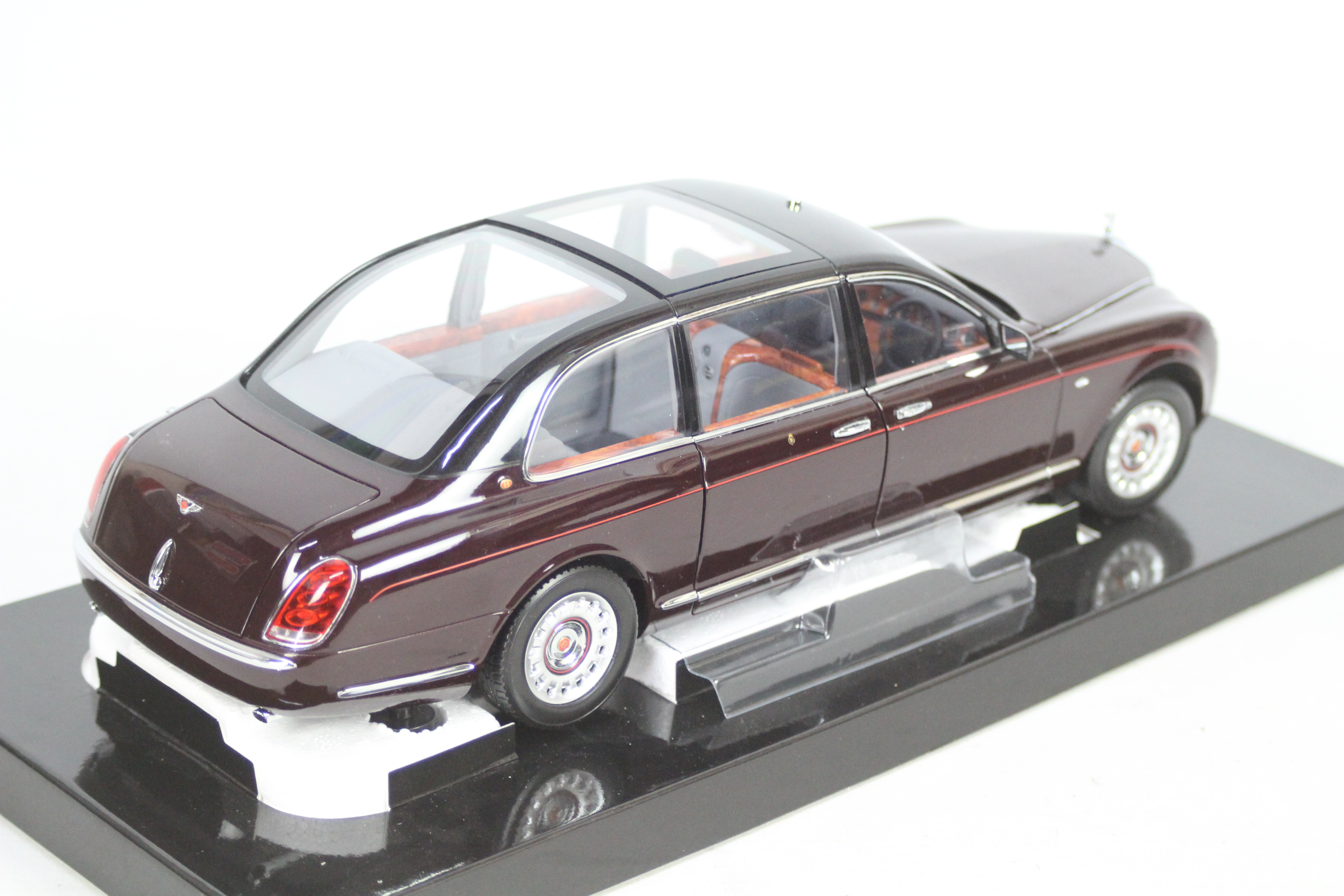 Paragon Models Bentley State Limousine. - Bild 5 aus 6