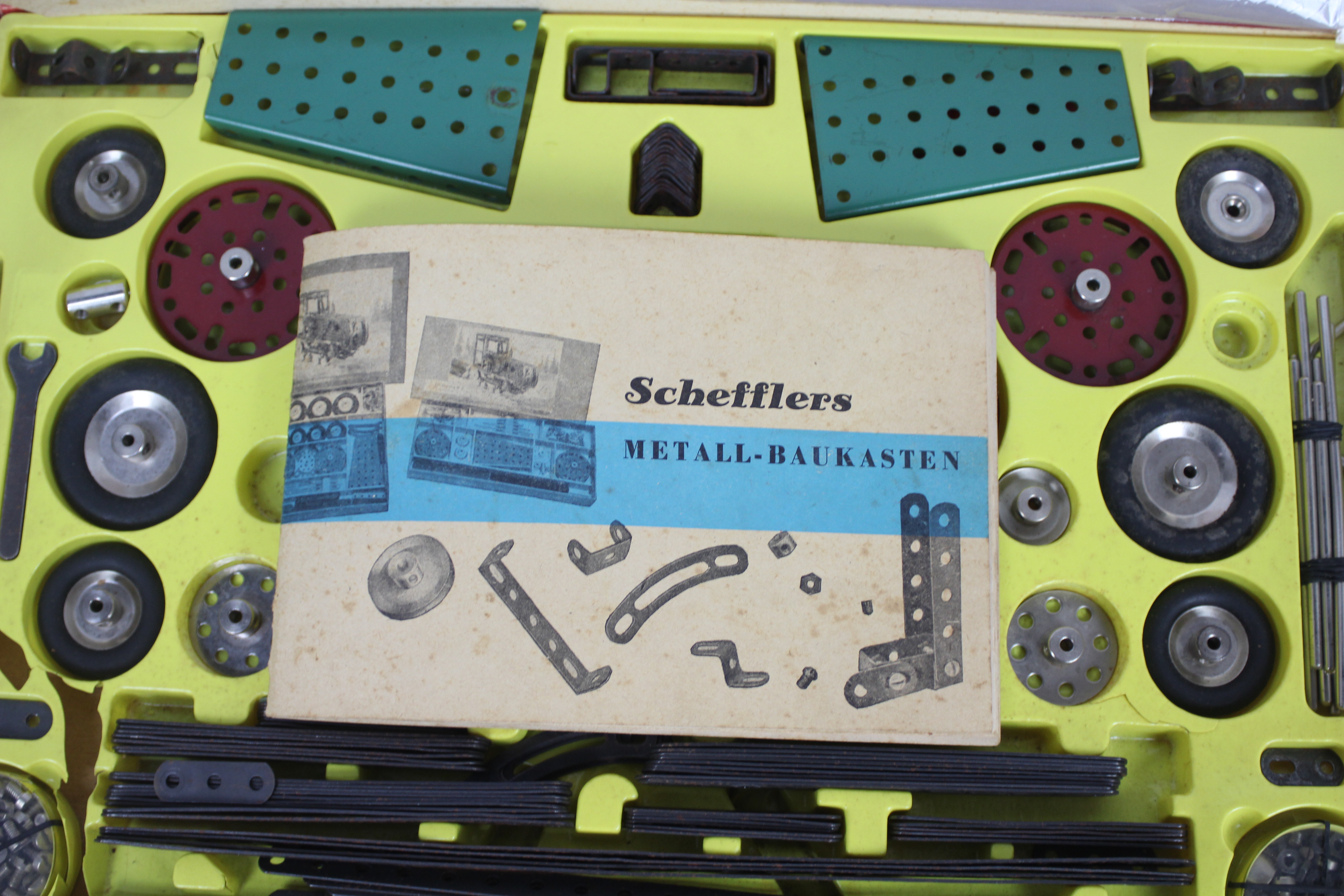 Schefflers - A boxed Schefflers No.3 metal toy construction set (German equivalent of Meccano). - Image 7 of 9