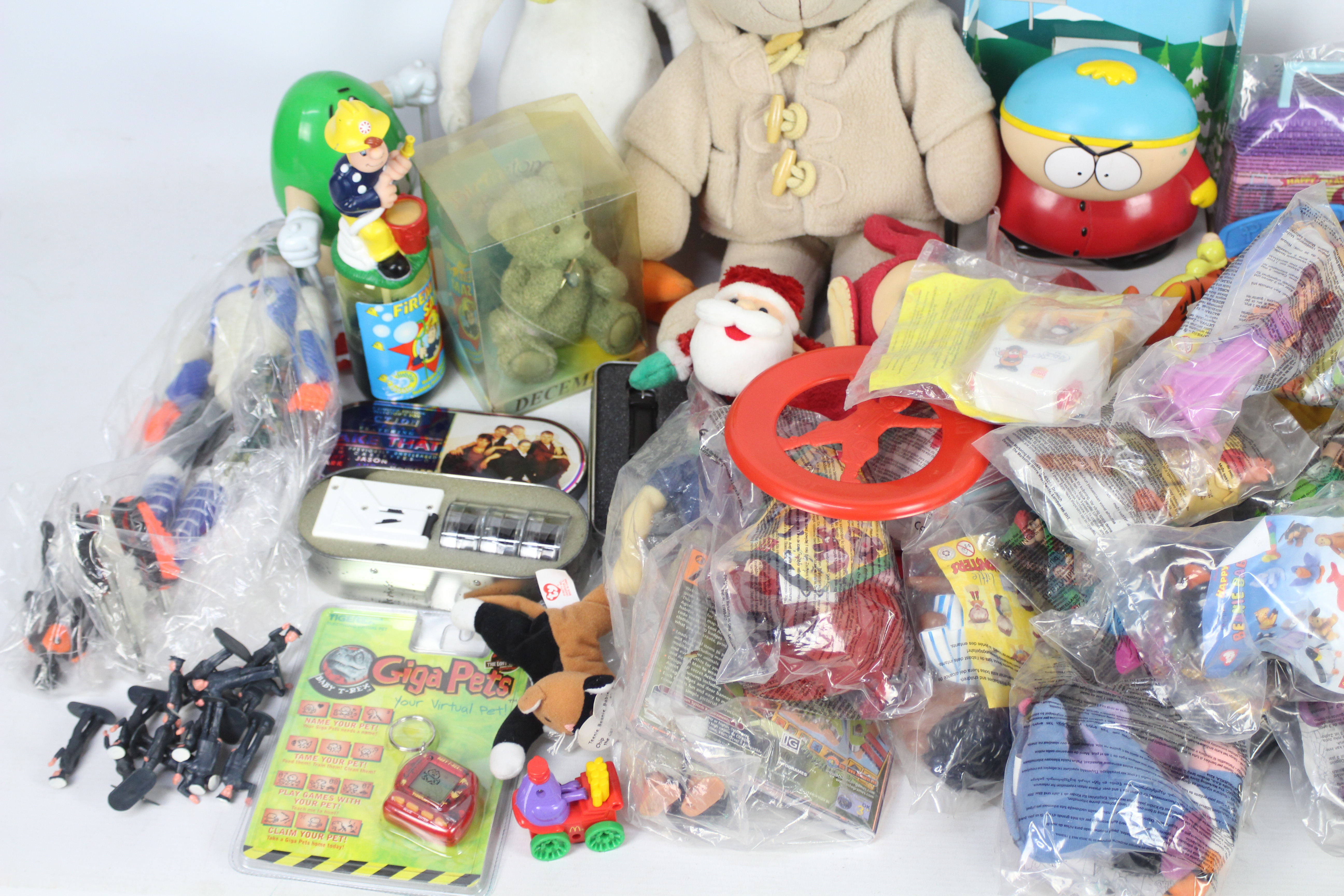 A larg collection of Happy Meal toys - MnM's collectibles - Plush toys including Chicken from - Bild 3 aus 5