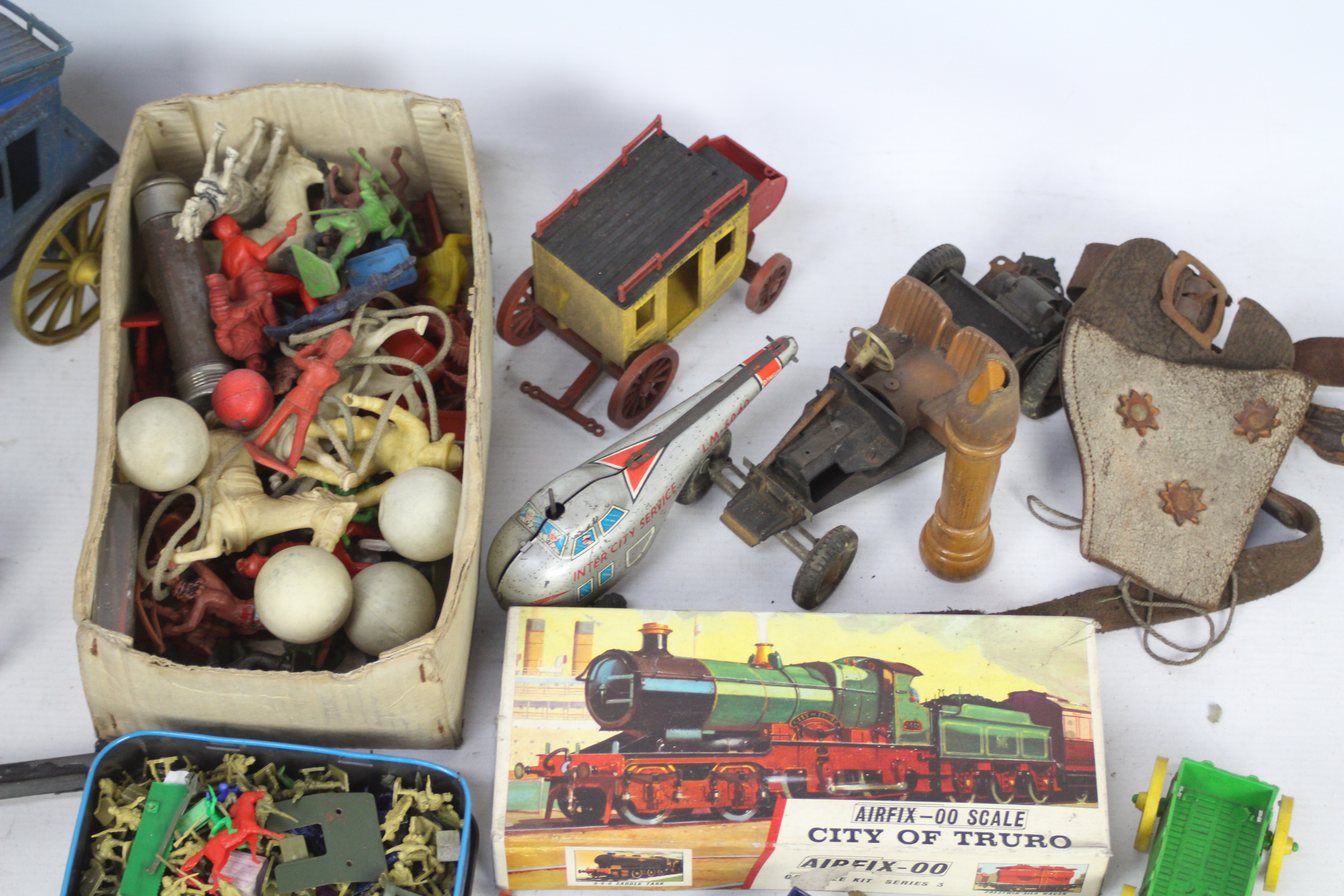 Marx, Timpo, Crescent, Airfix, Others - A mixed collection of vintage toys in playworn condition, - Bild 4 aus 6