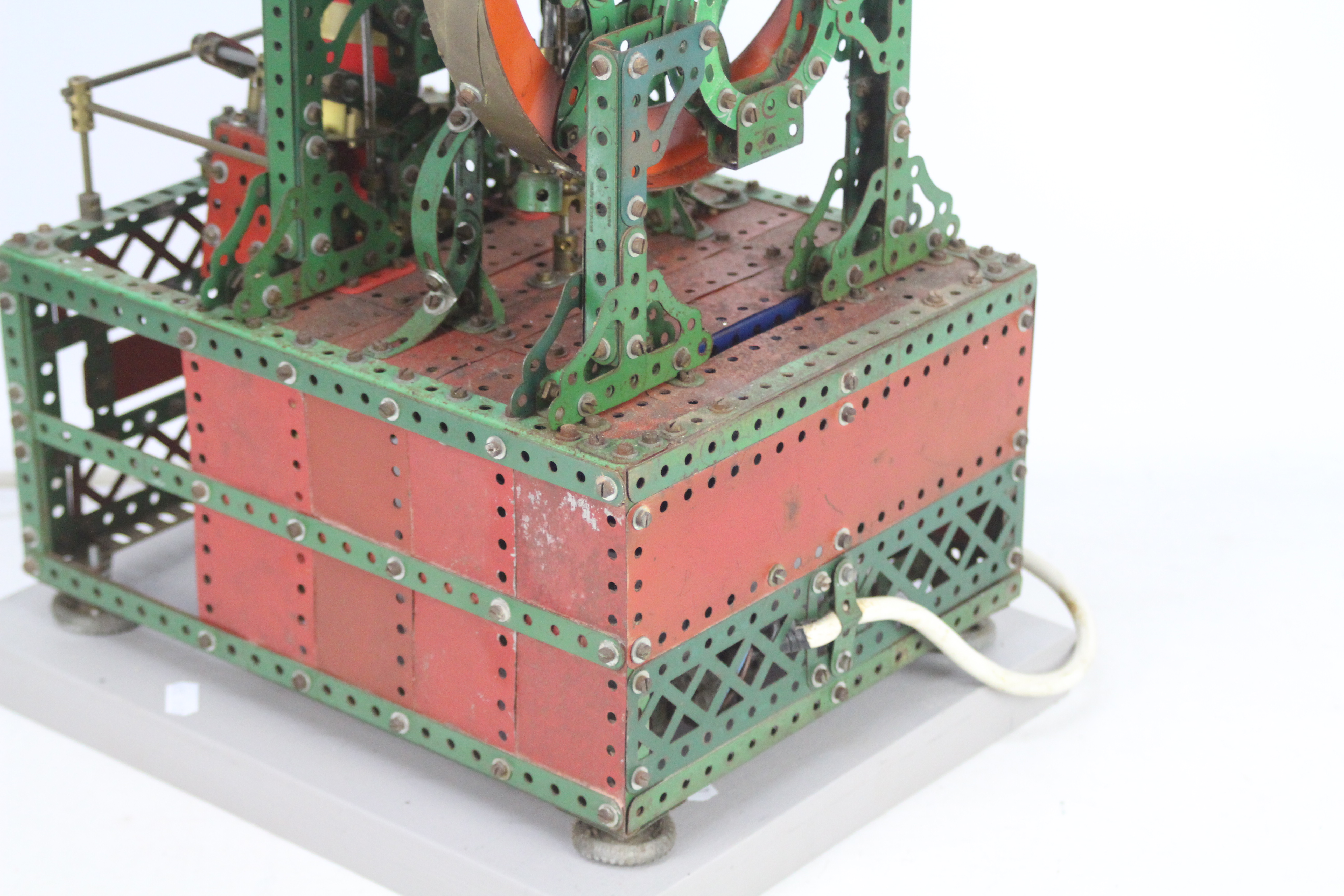 Meccano - A vintage red and green Meccano shop display model of a Decorative Wheel. - Image 8 of 8