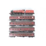 Hornby - Harry Potter - A OO gauge Harry Potter Hogwarts Castle loco with 4 matching coaches.