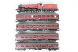 Hornby - Harry Potter - A OO gauge Harry Potter Hogwarts Castle loco with 4 matching coaches.