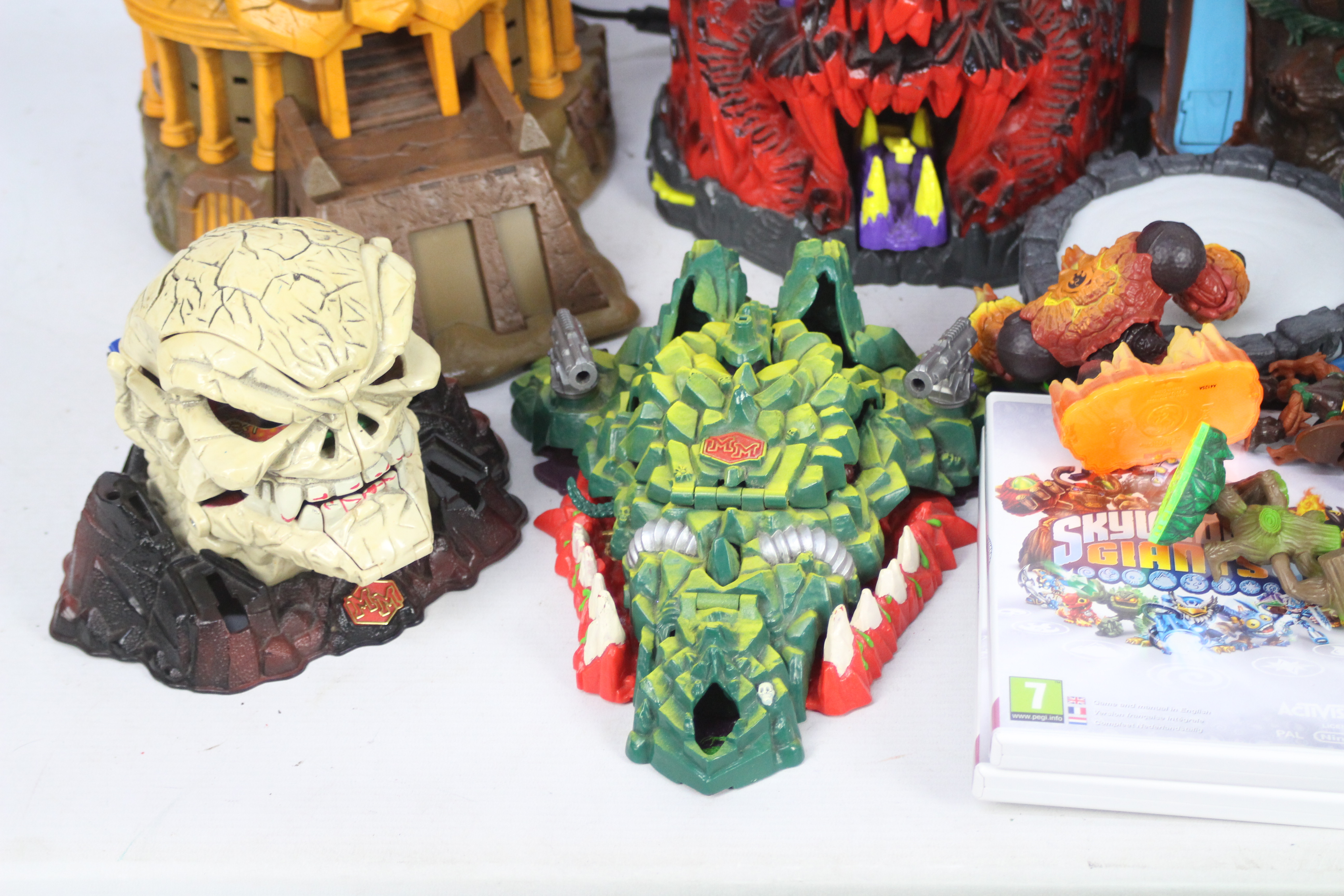 A large collection of Mighty Max - Gormiti - Skylander figures / playsets / cards / Wii Games. - Bild 4 aus 5