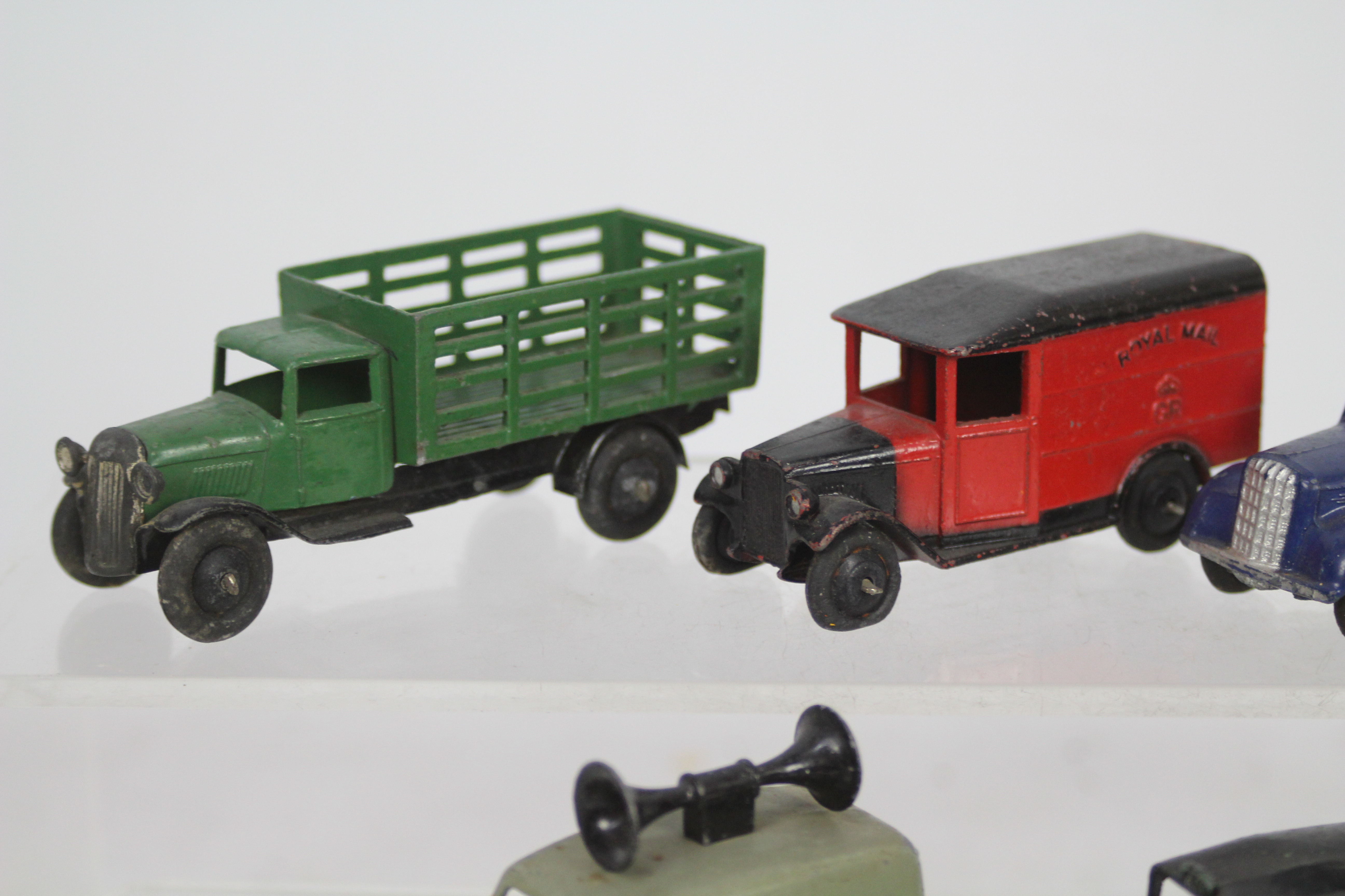 Dinky - A collection of 5 x vintage models including Market Gardeners Lorry 1936-40 # 25f, - Image 2 of 4
