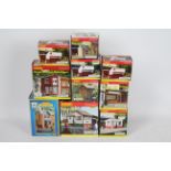 Hornby - Skaledale - 10 x boxed items of OO gauge buildings and trackside accessories including