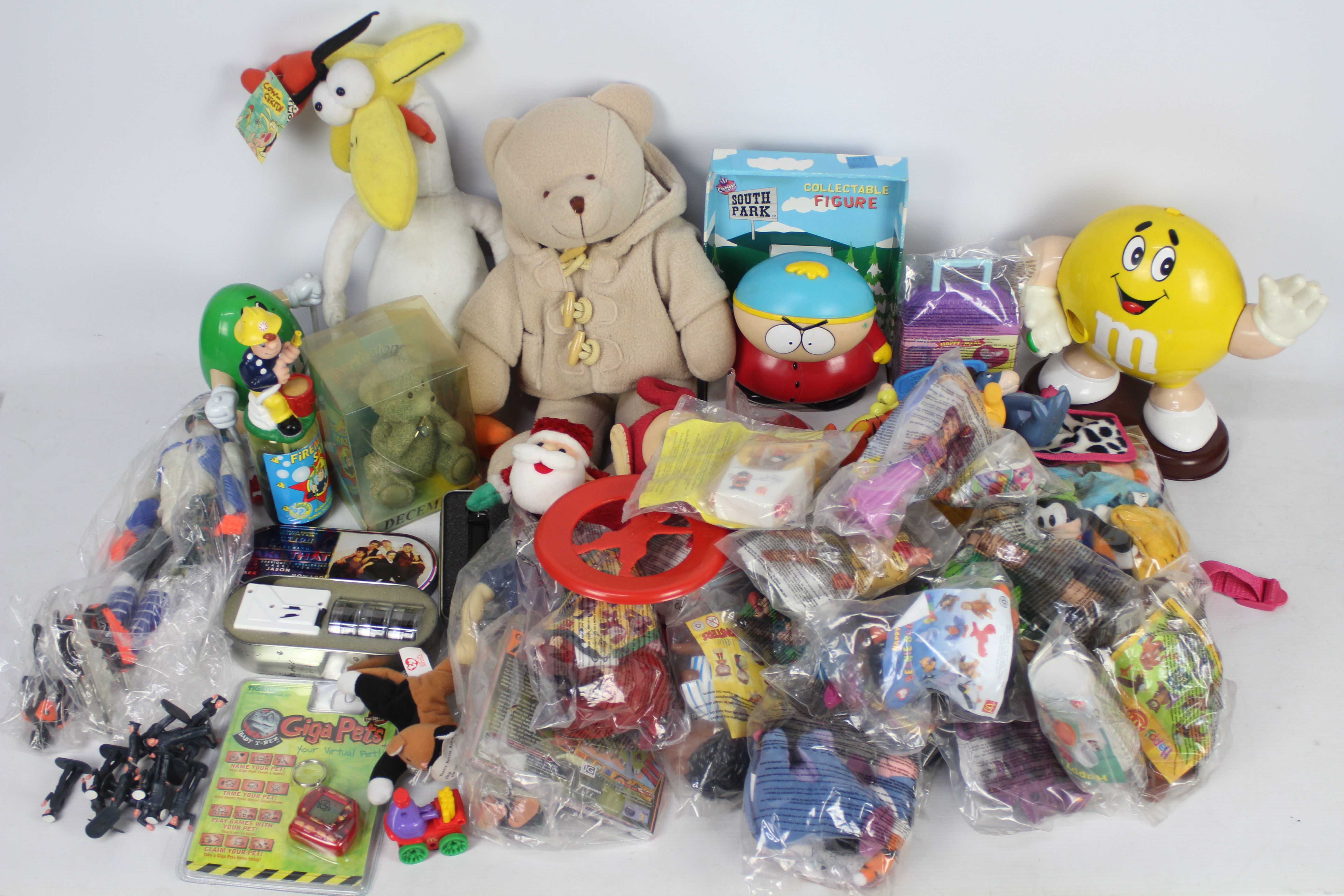 A larg collection of Happy Meal toys - MnM's collectibles - Plush toys including Chicken from