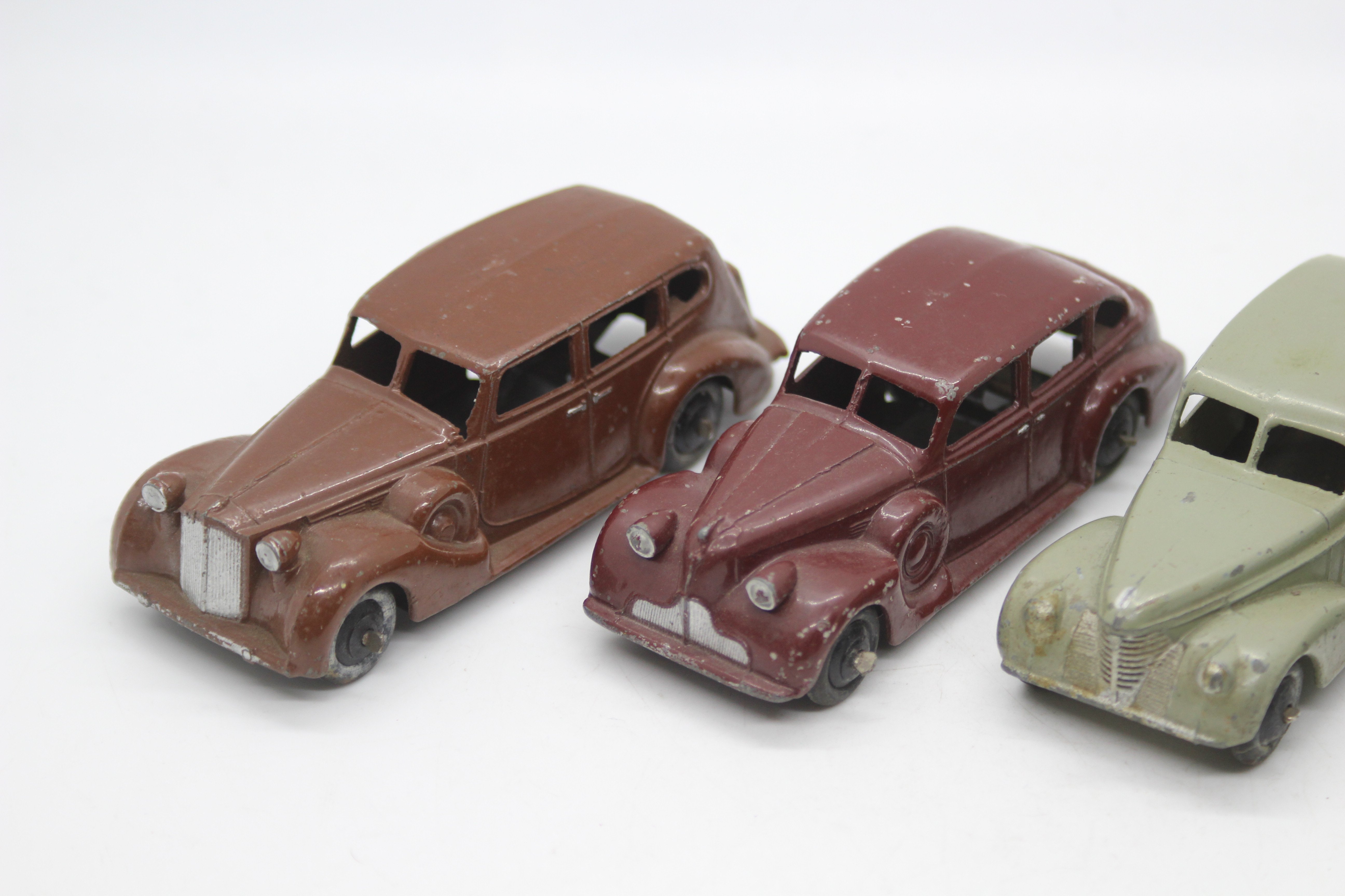 Dinky - 4 x vintage American models, Chrysler Royal 1947-50 # 39e, Buick Viceroy 1947-50 # 39d, - Image 2 of 6