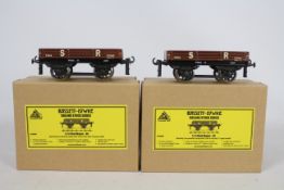 Basset-Lowke - Two boxed O gauge Basset-Lowke BL99066 3 Plank Wagons in Southern Railways livery.