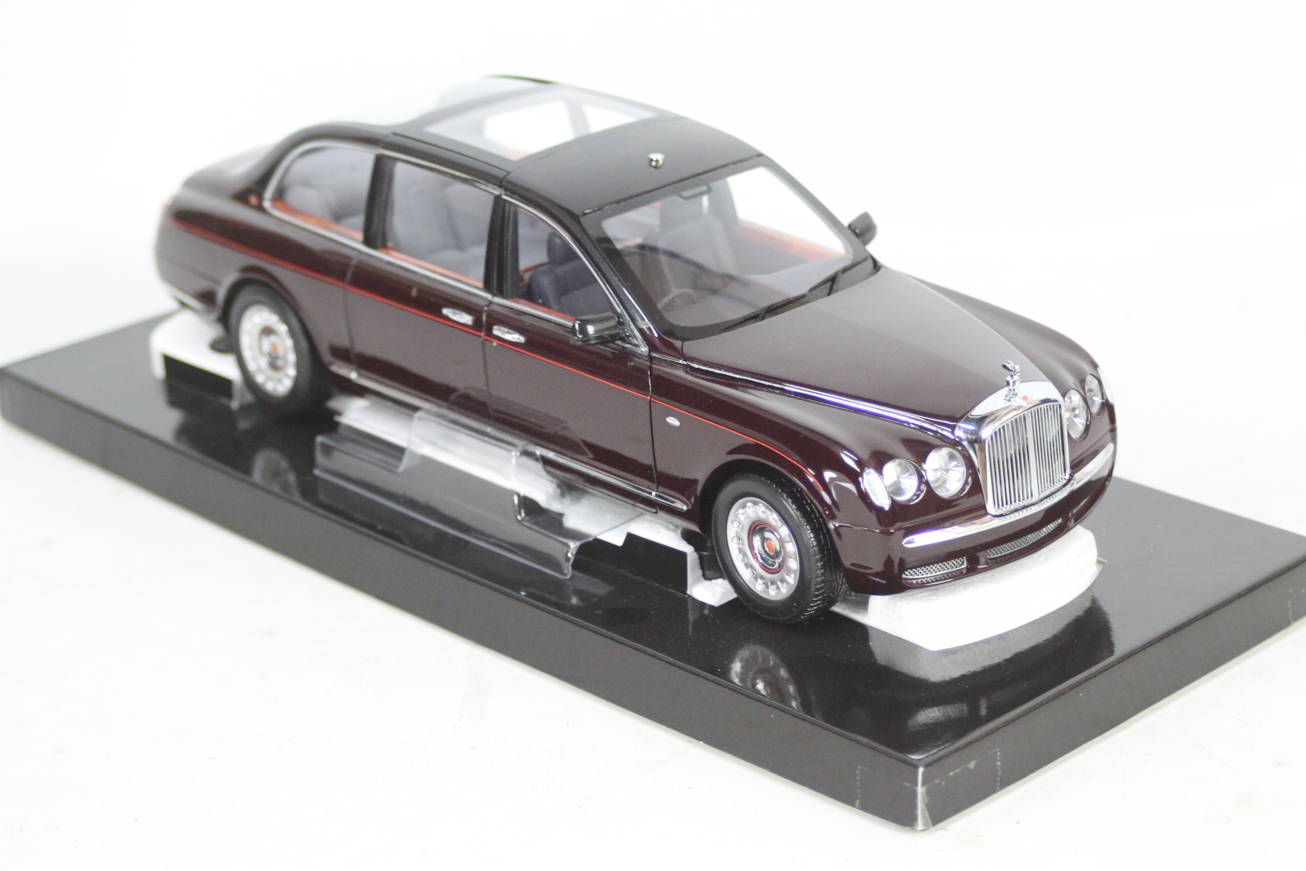 Paragon Models Bentley State Limousine. - Bild 4 aus 6