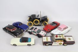 Unmarked Maker - A group of tinplate model cars in various scales all unmarked.