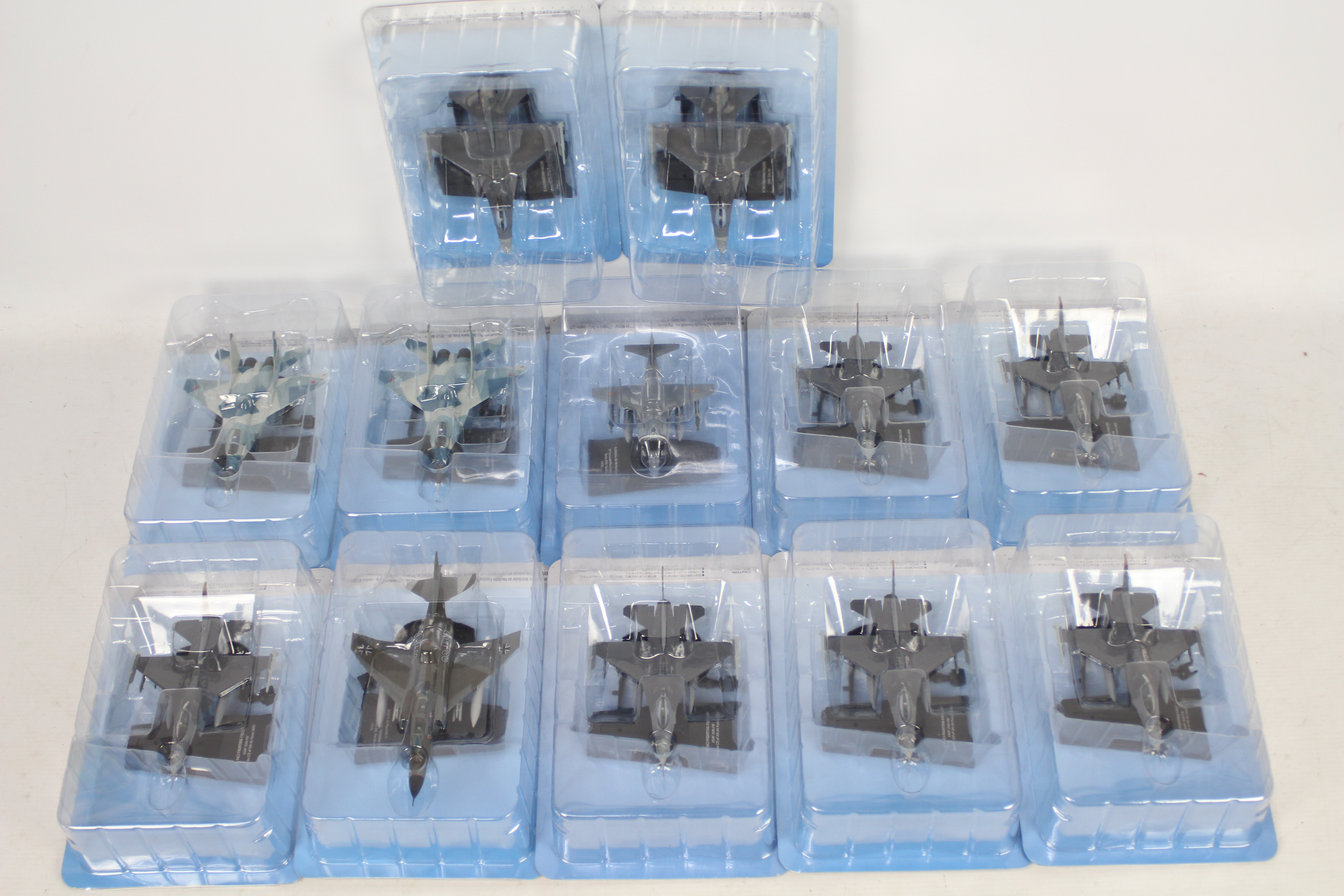Hachette - 12 x bubble packed Military Aircraft in 1:100 scale including F-16CJ Fighting Falcon x 8,