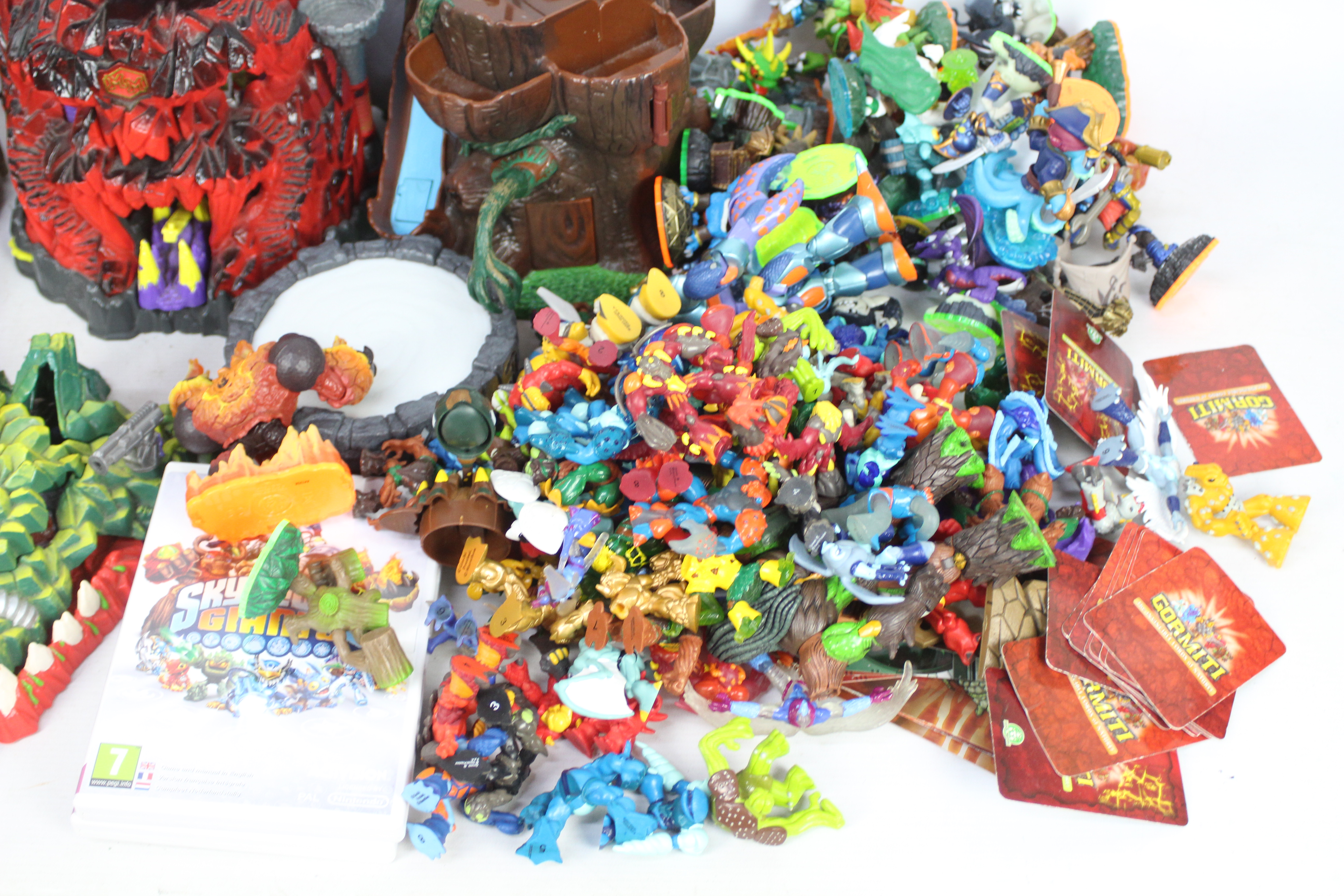 A large collection of Mighty Max - Gormiti - Skylander figures / playsets / cards / Wii Games. - Bild 5 aus 5