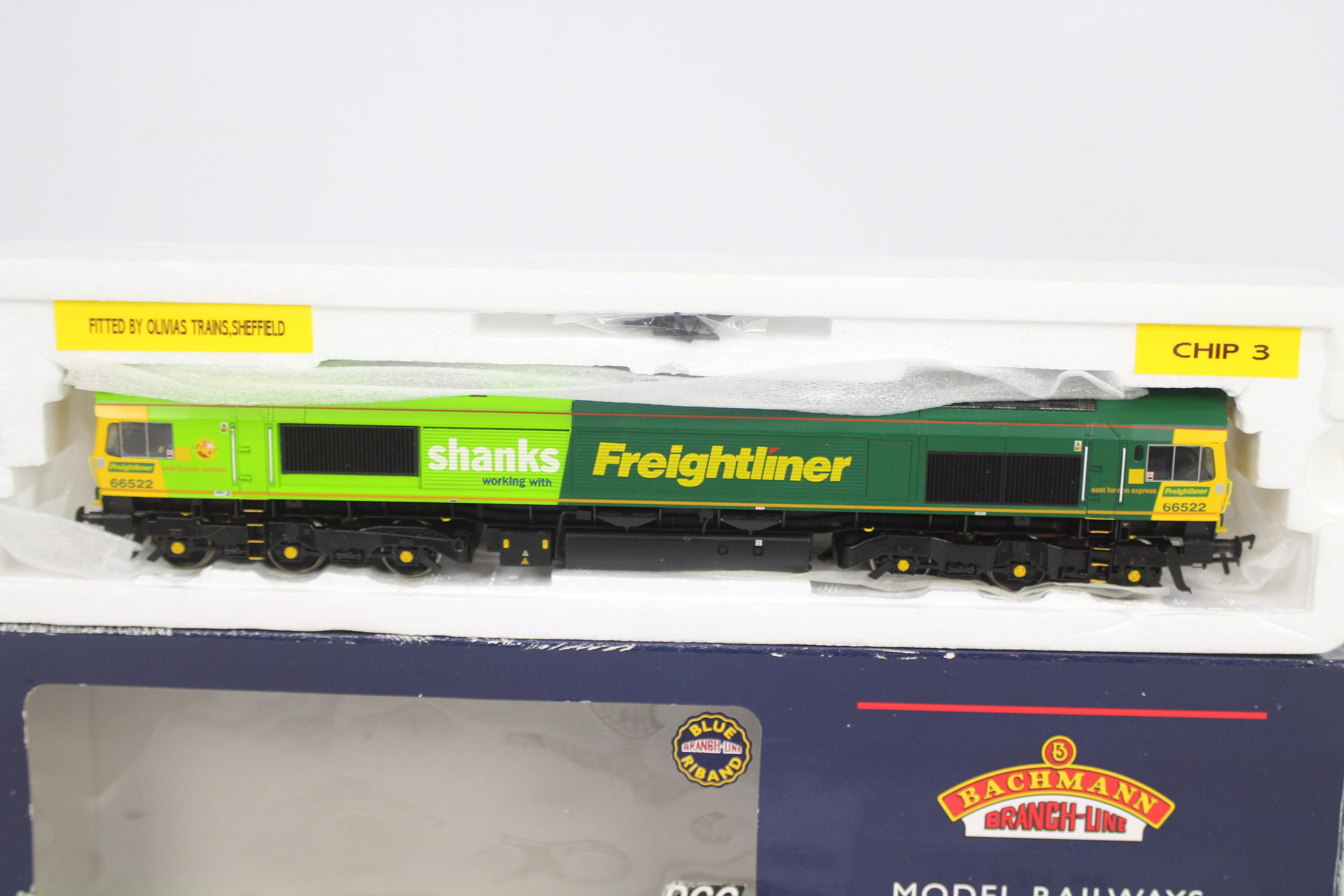 Bachmann - A OO gauge Class 66 Diesel loco in Freightliner Shanks livery operating number 66522 # - Image 2 of 3
