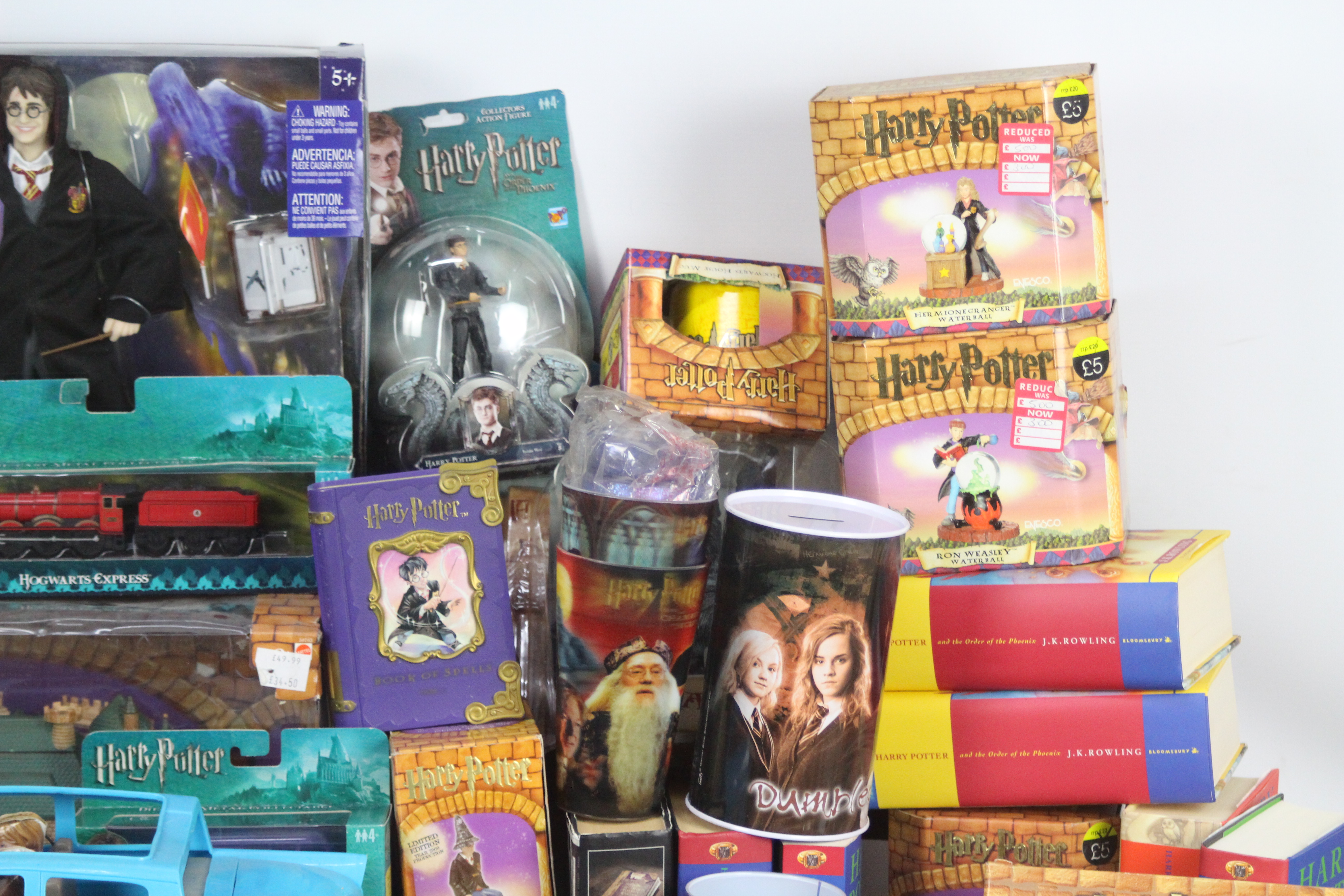 A large collection of Harry Potter Figures, Books, Board games, mugs and similar. - Bild 3 aus 5