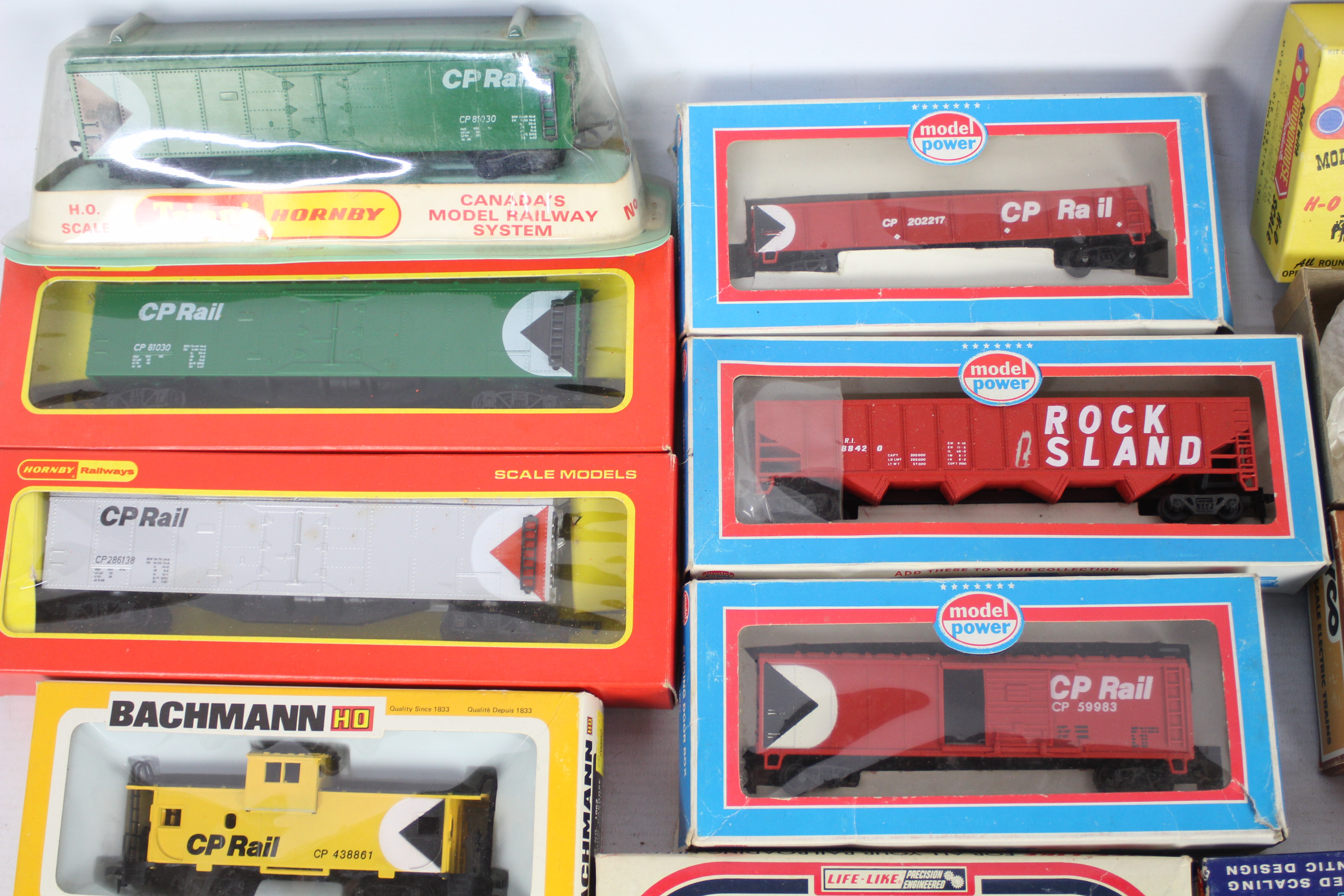 Bachmann - Hornby - Roundhouse - 15 x HO Gauge wagons mostly in CP Rail livery including 50 foot - Image 3 of 5