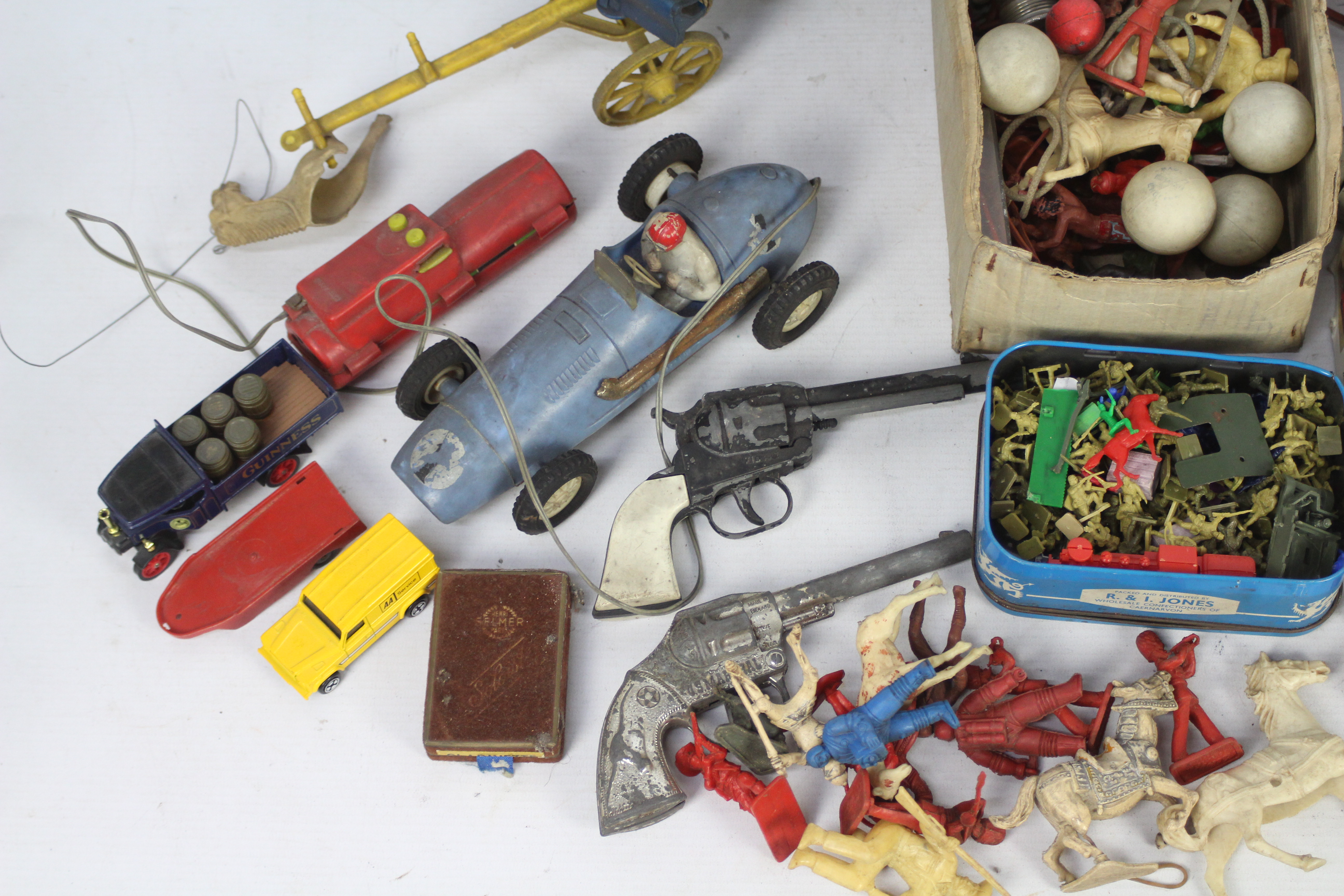 Marx, Timpo, Crescent, Airfix, Others - A mixed collection of vintage toys in playworn condition, - Bild 2 aus 6
