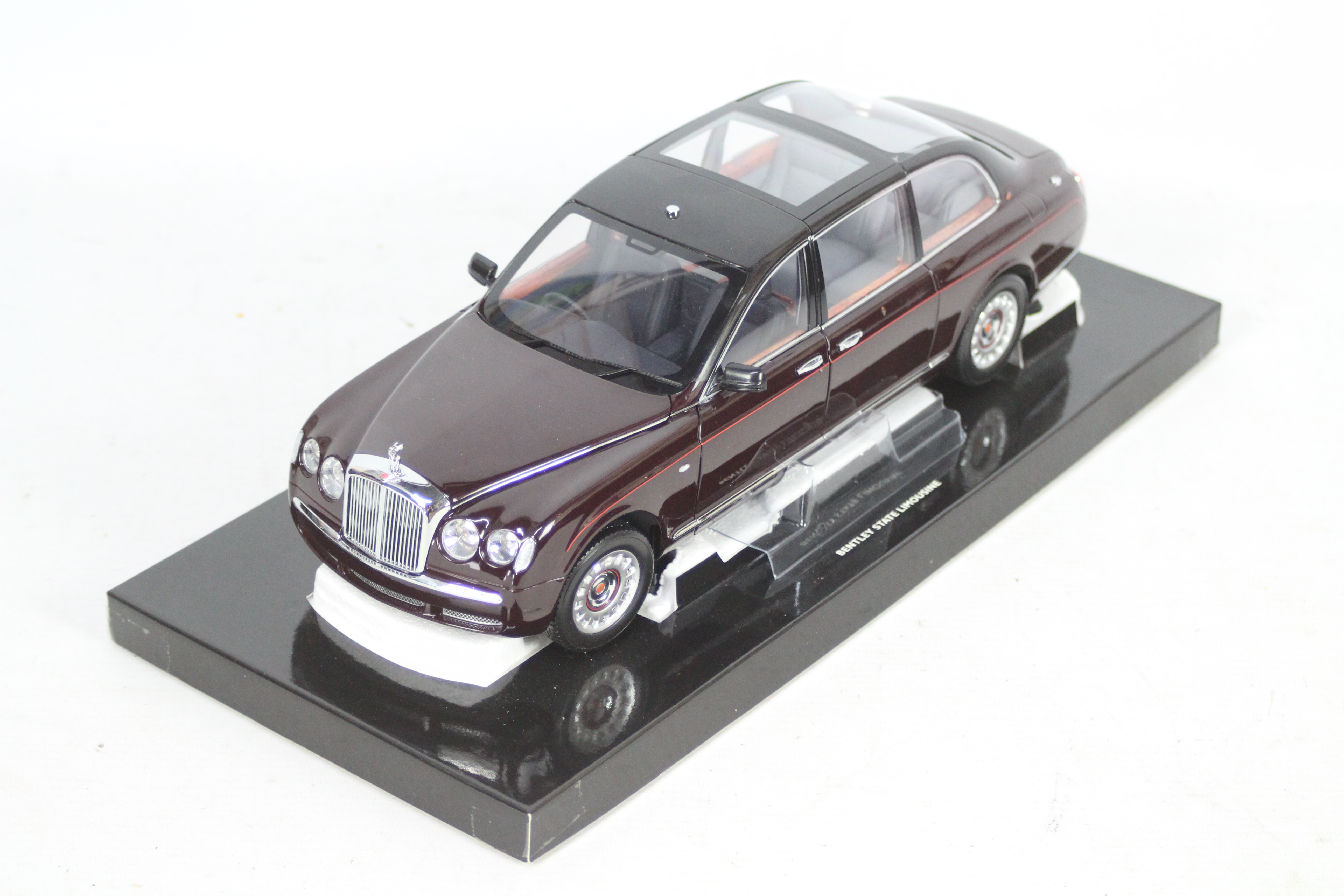 Paragon Models Bentley State Limousine. - Bild 3 aus 6