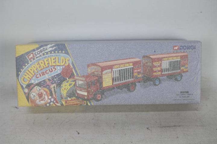 Corgi - Chipperfields - 5 x unopened Chipperfields models, Bedford Horsebox # 97887, - Image 2 of 2