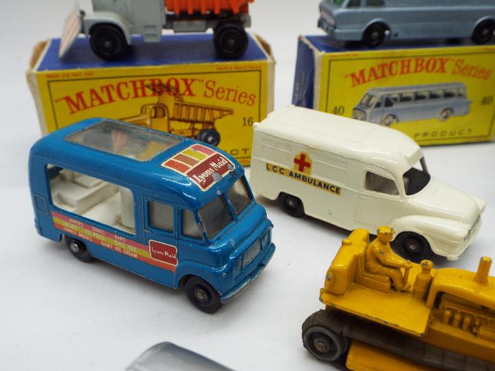 Matchbox, Lesney, Moko - A collection of 10 Matchbox Regular Wheels, three of which are boxed. - Image 5 of 8