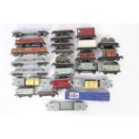 Hornby Dublo - Over 20 unboxed Hornby Dublo OO gauge wagons and vans.