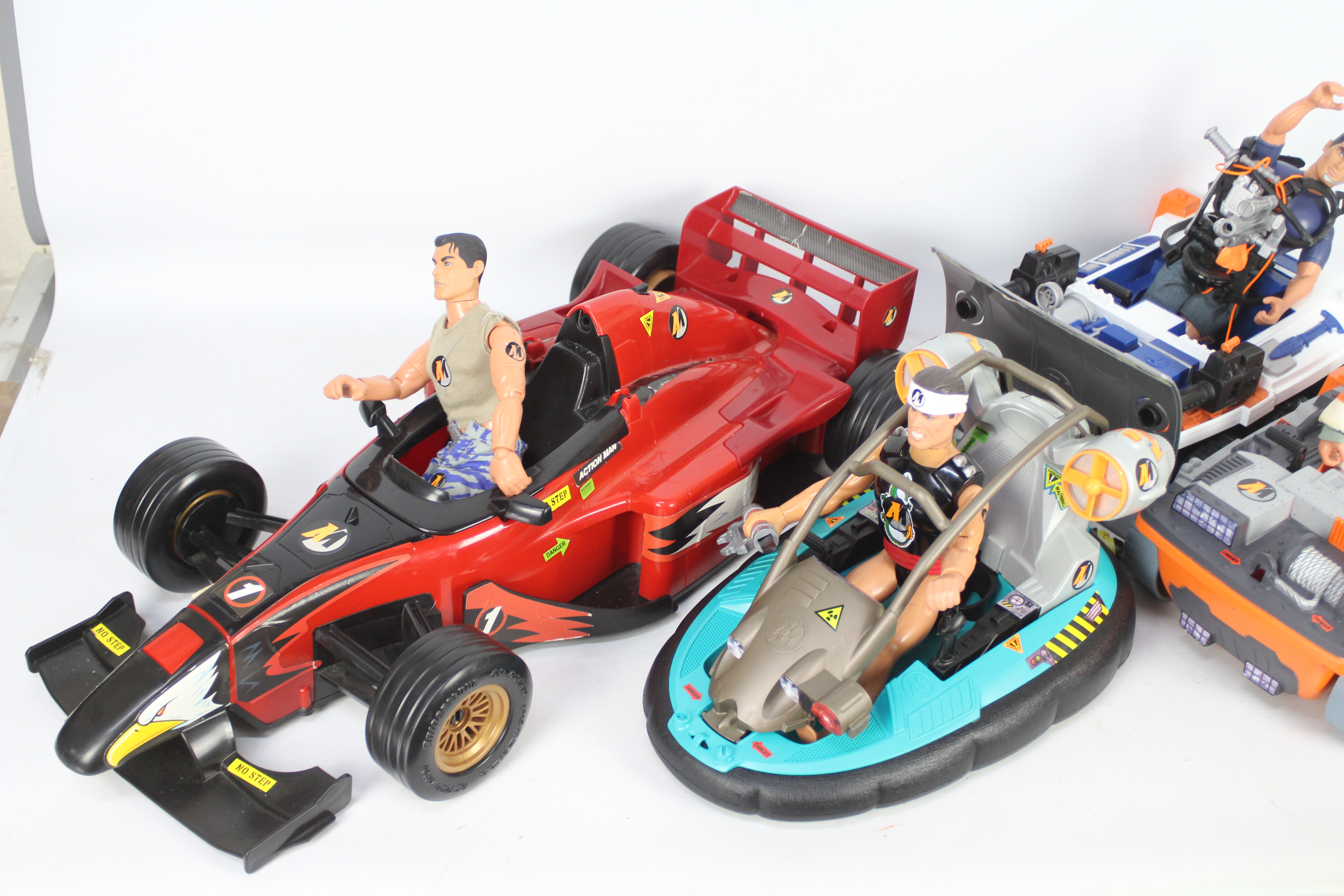 Action Man. A collection of 4 figures and 4 vehicles. - Image 2 of 3