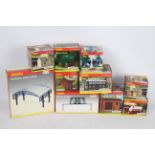 Hornby - Skaledale - 10 x boxed items of OO gauge buildings and trackside accessories including