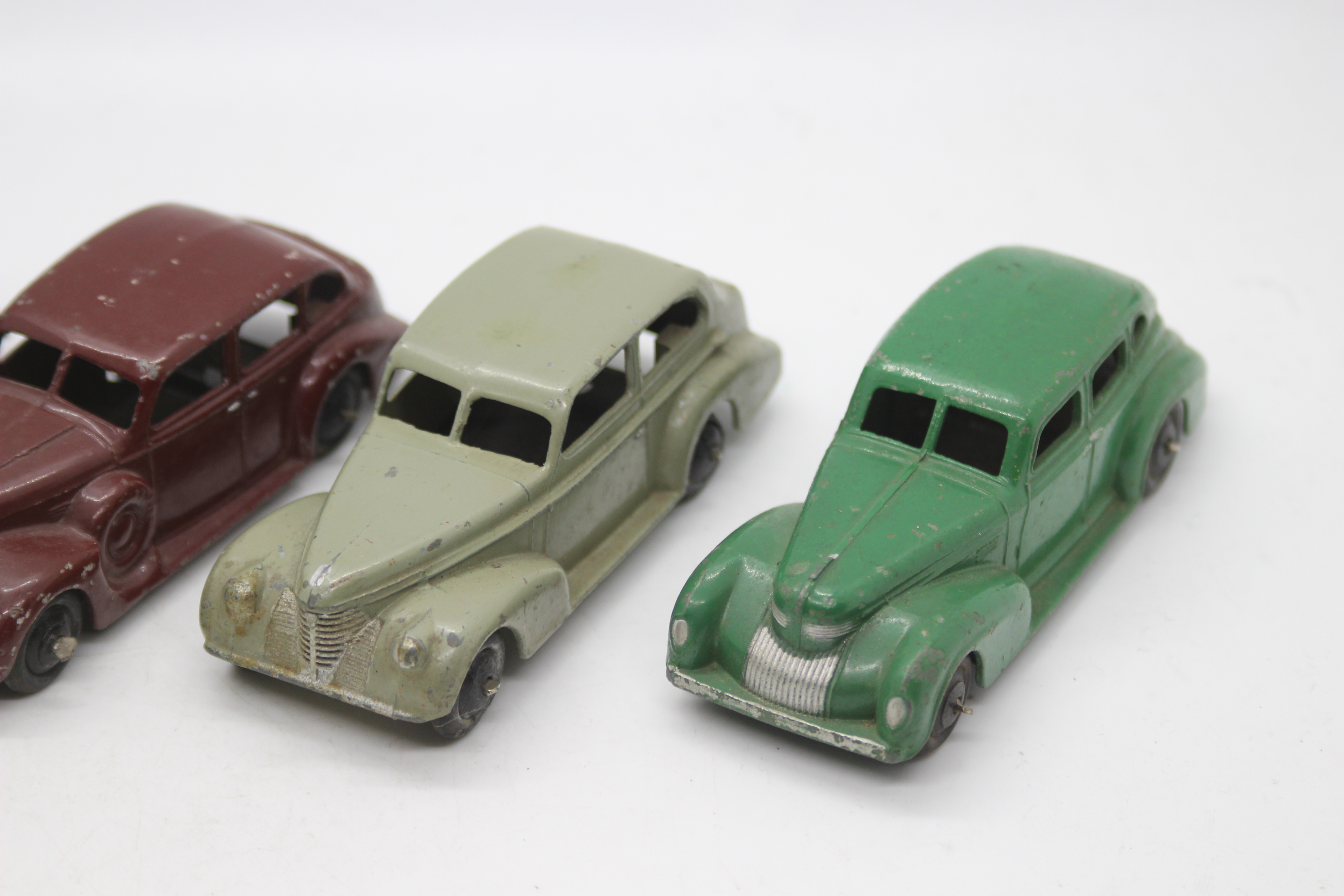 Dinky - 4 x vintage American models, Chrysler Royal 1947-50 # 39e, Buick Viceroy 1947-50 # 39d, - Image 3 of 6