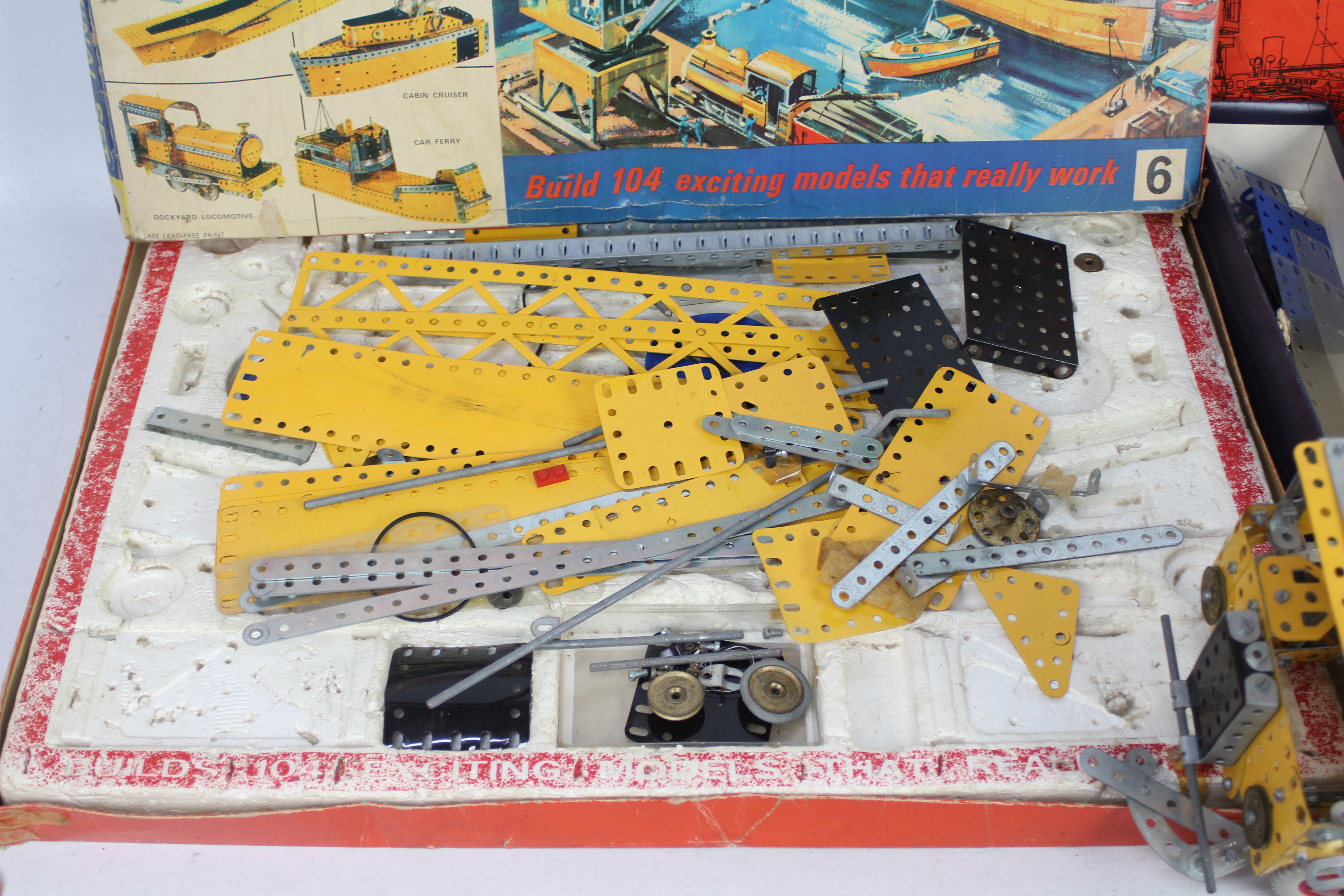 Meccano - A Meccano Ocean Terminal Set, with a Meccano model of a breakdown truck, - Bild 3 aus 3