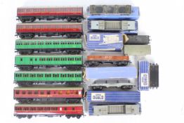 Hornby Dublo - A mixed collection of boxed and unboxed OO gauge passenger and freight rolling stock