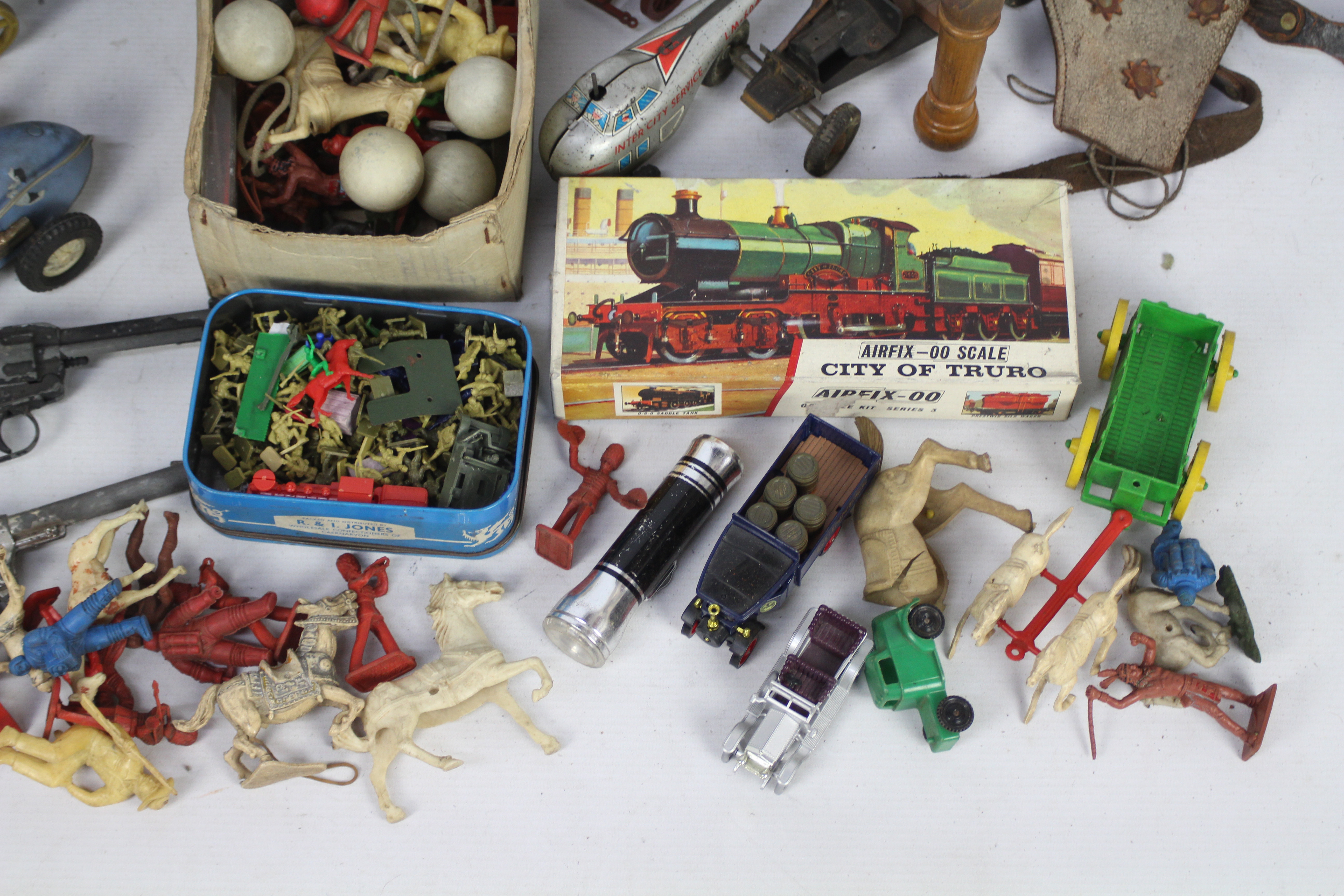 Marx, Timpo, Crescent, Airfix, Others - A mixed collection of vintage toys in playworn condition, - Bild 3 aus 6
