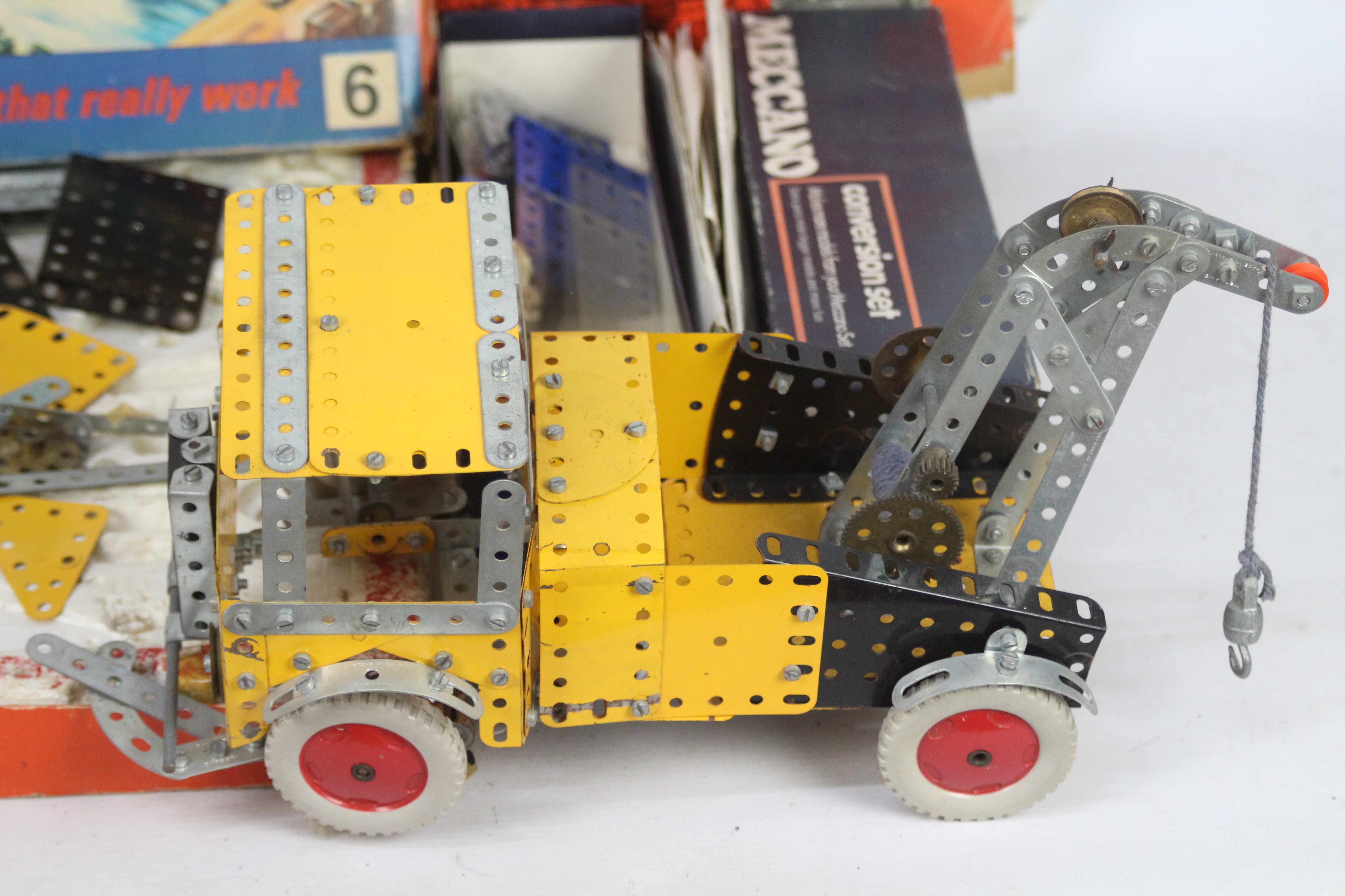 Meccano - A Meccano Ocean Terminal Set, with a Meccano model of a breakdown truck, - Bild 2 aus 3