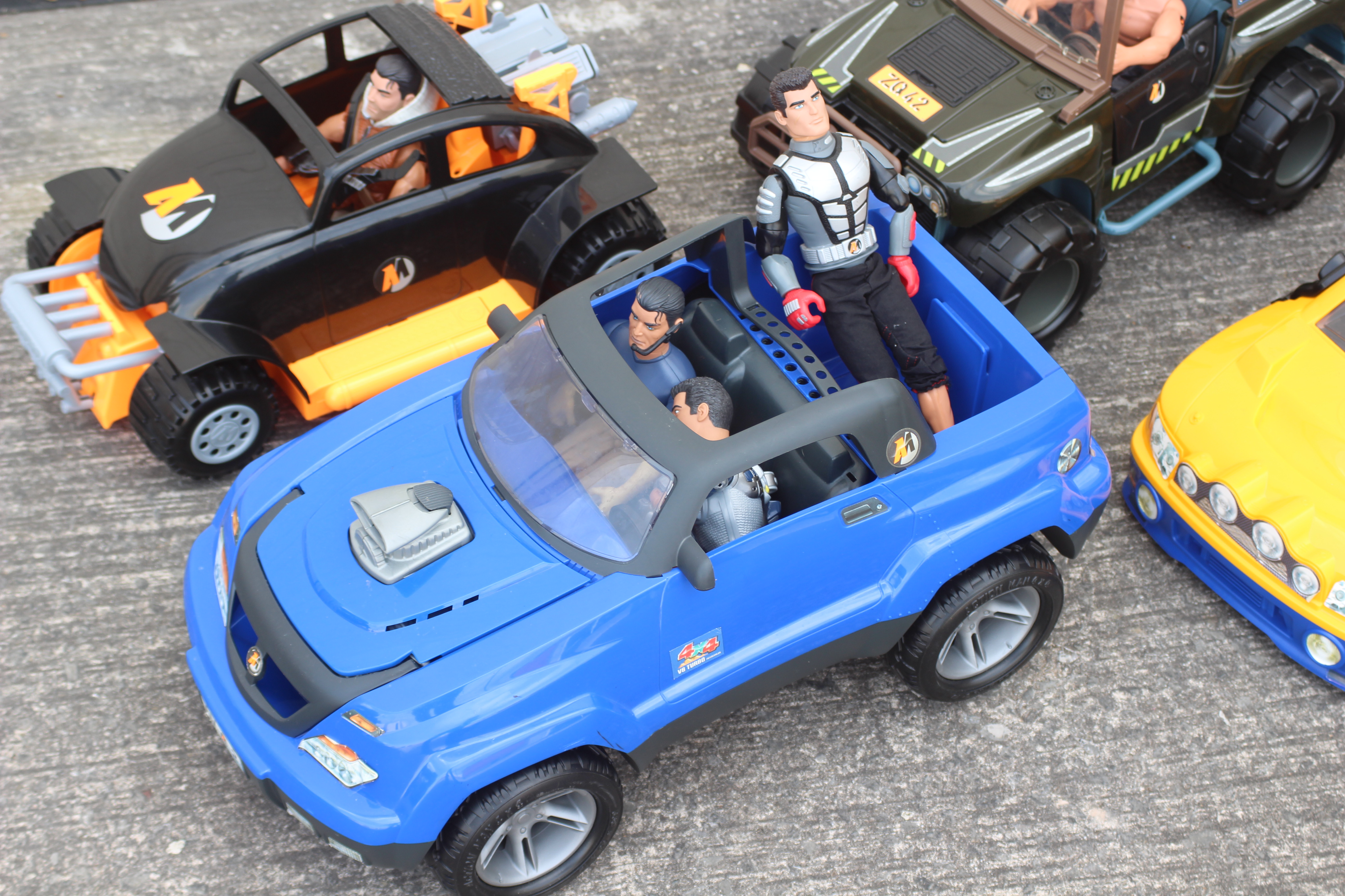 Action Man - A collection of 8 figures and 4 vehicles. - Bild 4 aus 5