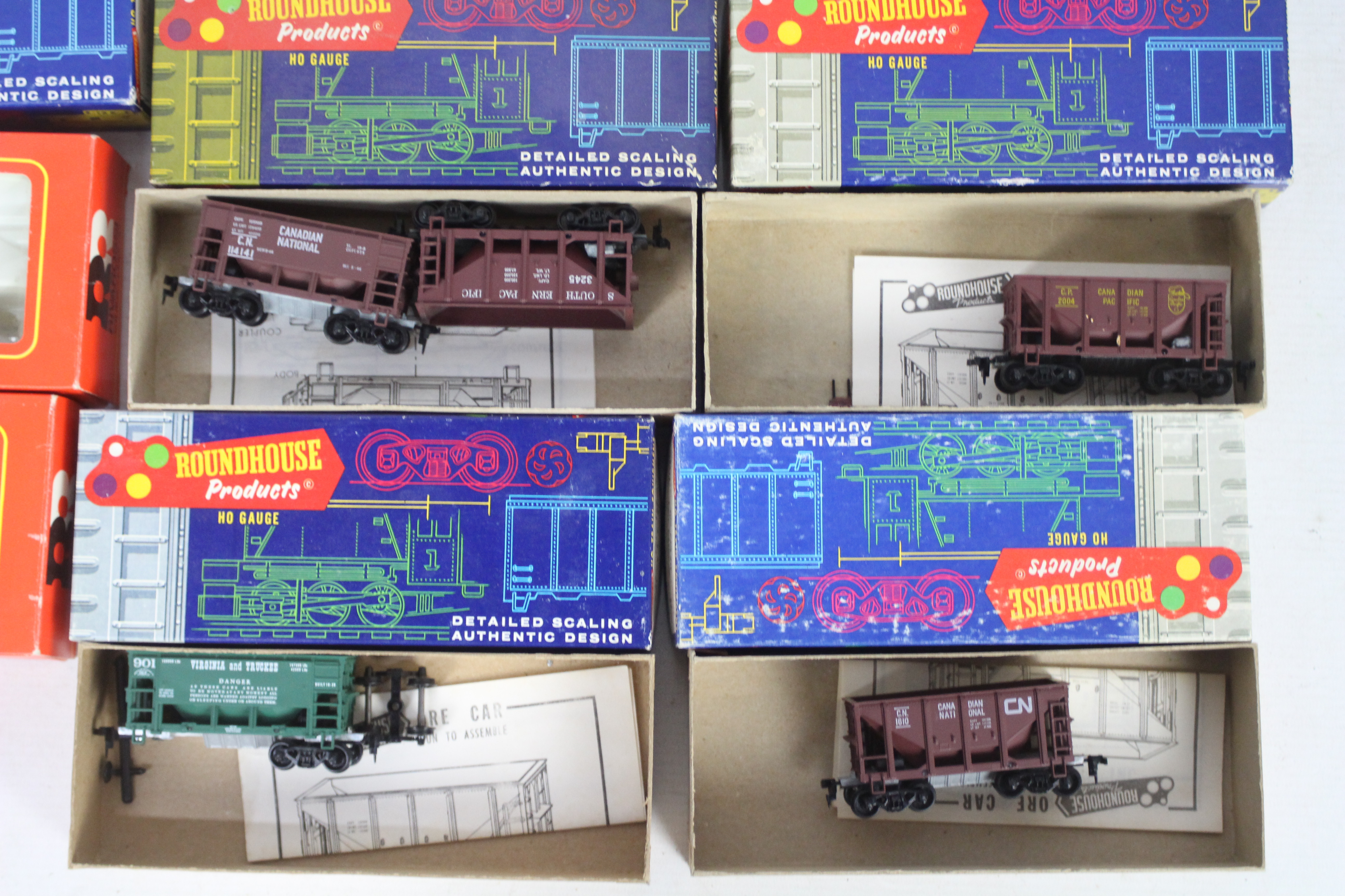Roundhouse - Rivarossi - 12 x HO Scale wagons including 10 x Ore Cars in various liveries # 1422 - Image 2 of 4