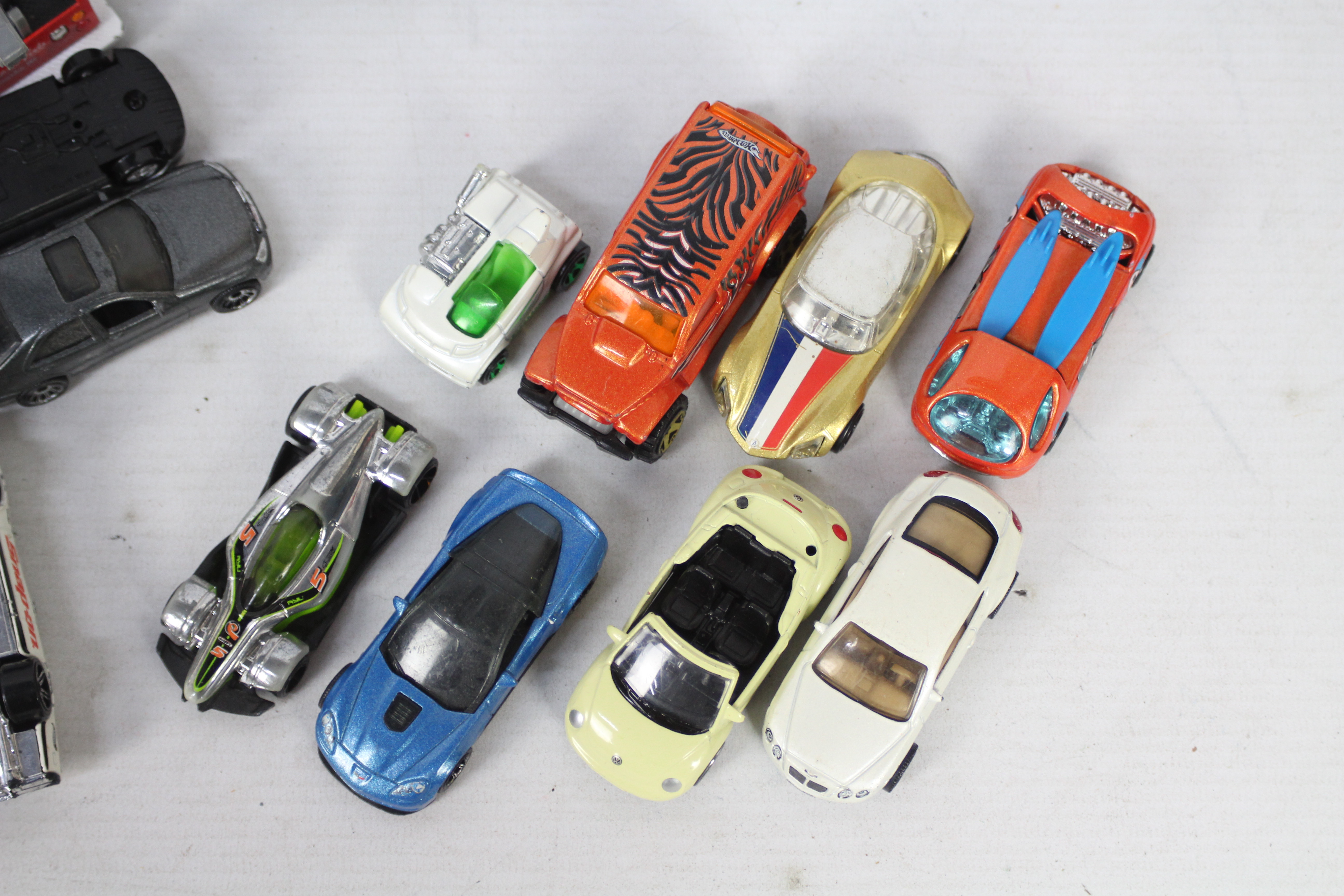 A large collection of 140 Die Cast Hotwheels - Matchbox - Jaguar cars - Snap-on and more. - Bild 3 aus 4