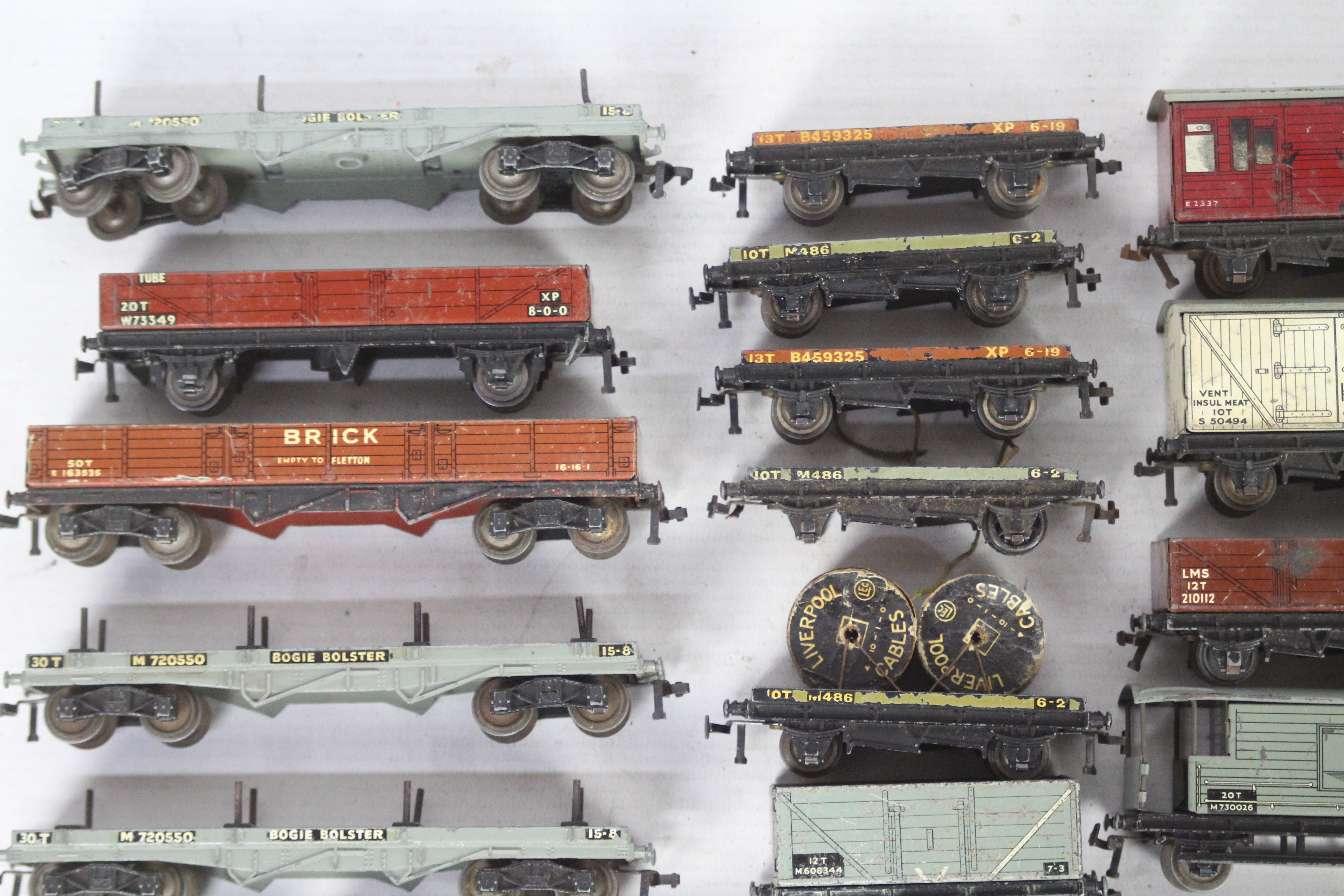 Hornby Dublo - Over 20 unboxed Hornby Dublo OO gauge wagons and vans. - Image 2 of 5
