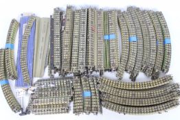 Hornby Dublo - In excess of 120 pieces of Hornby Dublo 3-rail track,