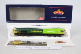 Bachmann - A OO gauge Class 66 Diesel loco with DCC Sound in Freightliner Shanks livery operating