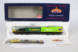 Bachmann - A OO gauge Class 66 Diesel loco with DCC Sound in Freightliner Shanks livery operating