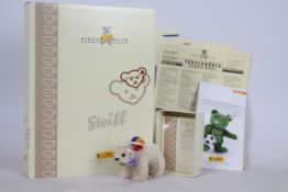 Steiff - A boxed miniature mohair Steiff polar bear with a white Steiff tag on its ear - Polar bear
