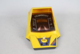 Frogger - Konami - LSI Game Handheld Electronic Mini Arcade.