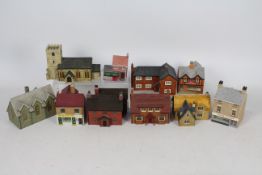 Hornby - Skaledale - A collection of 10 buildings in OO scale including Post Office,