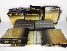 Eaglemoss - Lord Of The Rings - A collection of 13 x binders with a quantity of associated LOTR