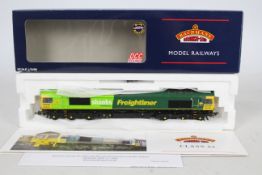 Bachmann - A OO gauge Class 66 Diesel loco with DCC Sound in Freightliner Shanks livery operating