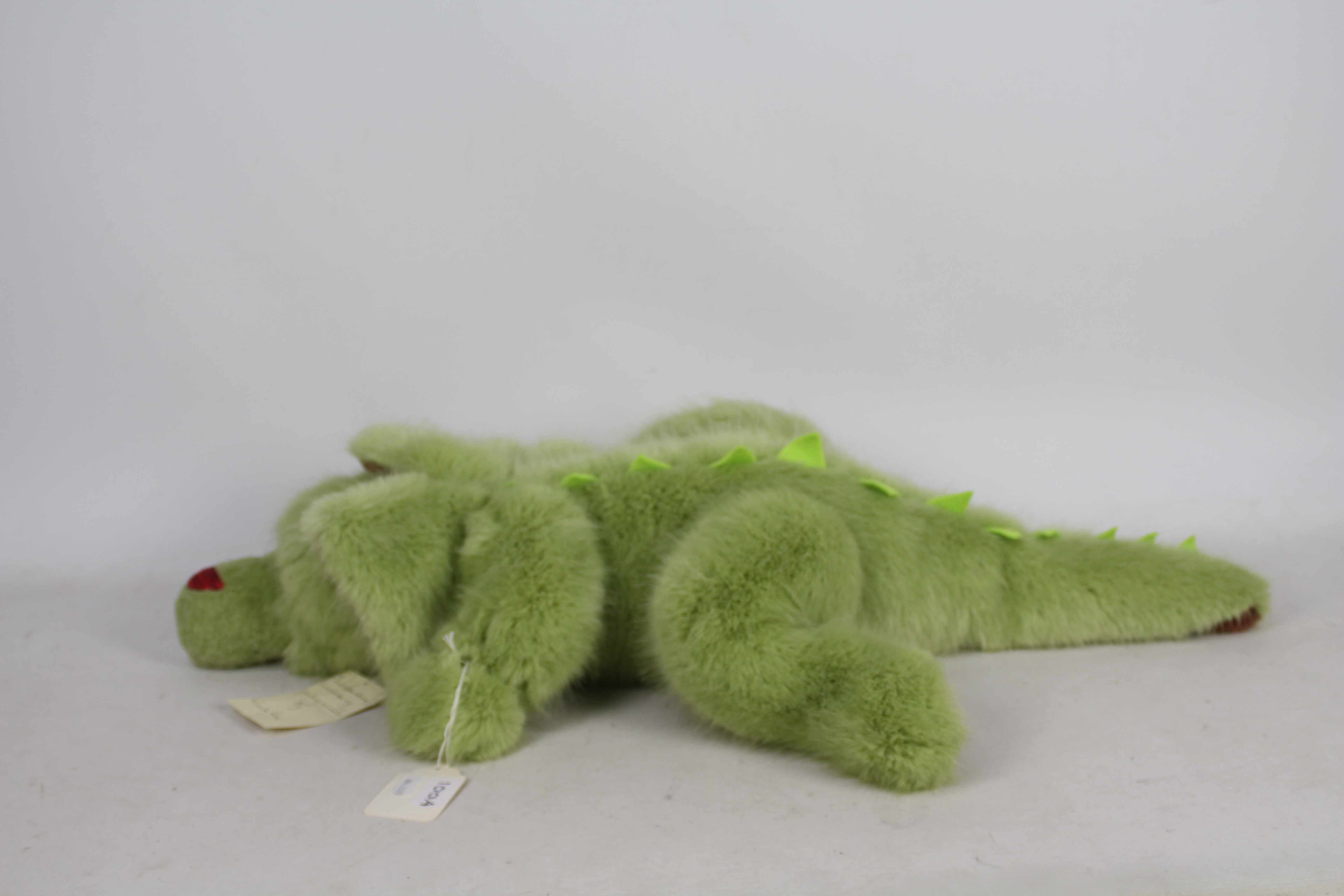 Wendy Woo Creations - A soft toy faux fur dragon - Dragon has glass eyes, metal joints, - Image 3 of 4
